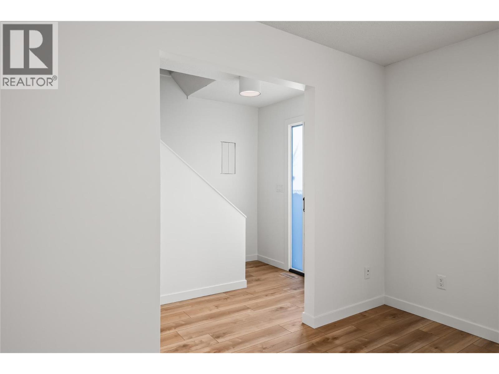 Picture for Unit #3, 2957 Conlin  Court https://www.cirrealty.ca/reb/bc/5/10363985_9.jpg