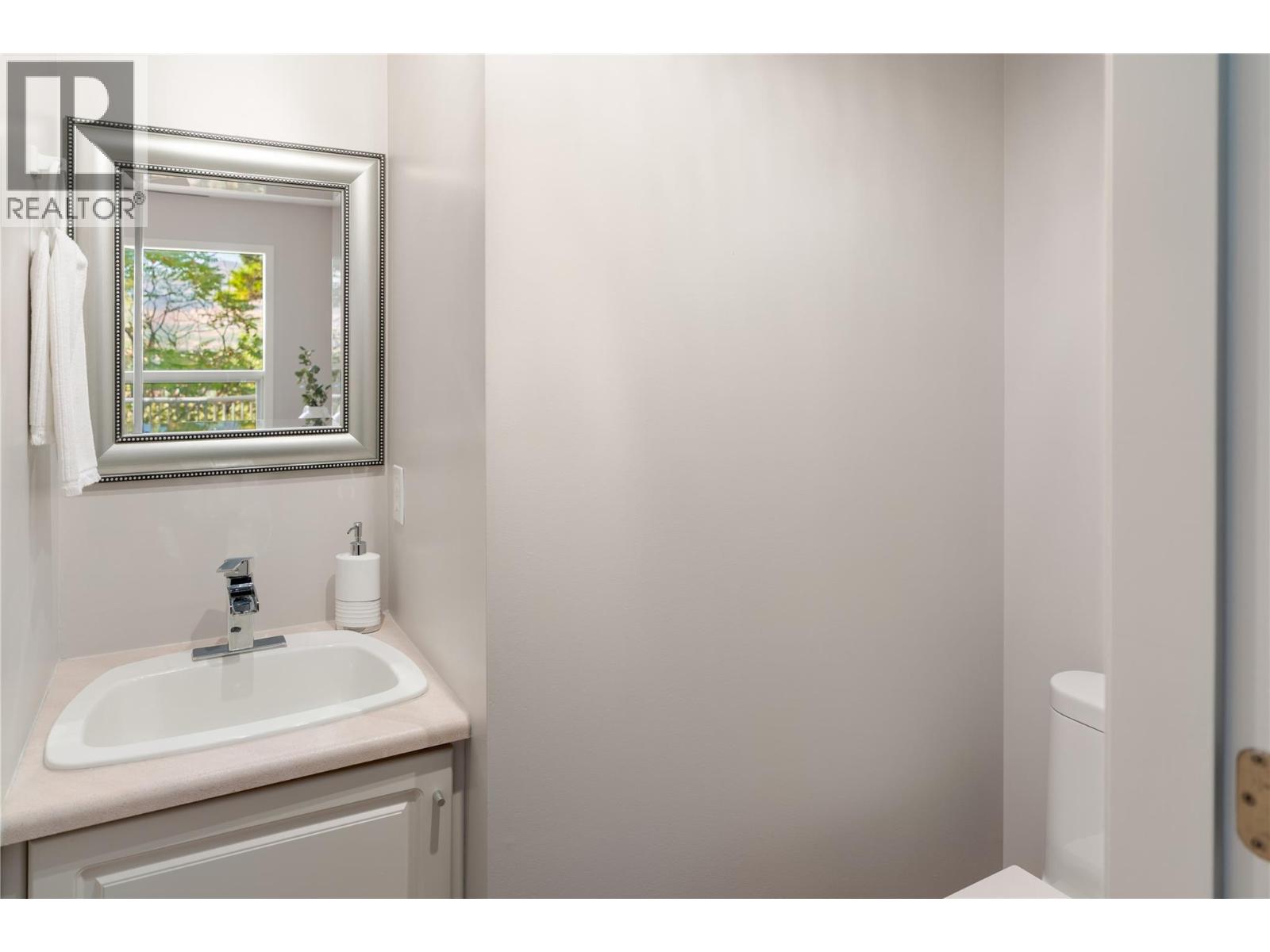 Picture for Unit #16, 980 DILWORTH  Drive https://www.cirrealty.ca/reb/bc/5/10364195_10.jpg