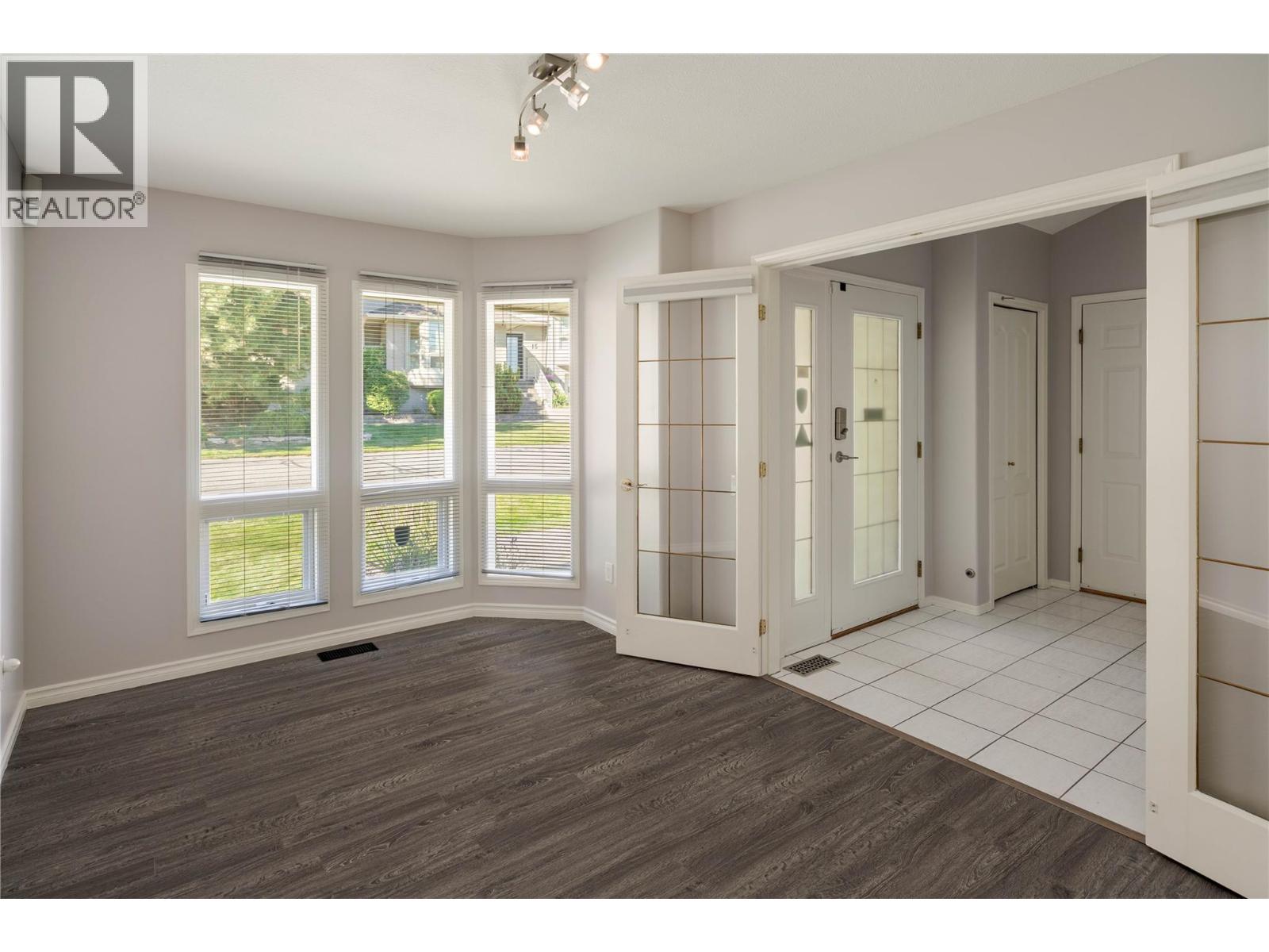 Picture for Unit #16, 980 DILWORTH  Drive https://www.cirrealty.ca/reb/bc/5/10364195_11.jpg