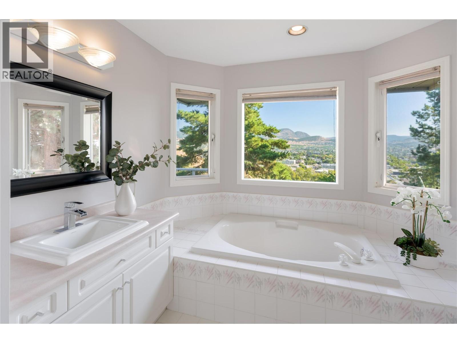 Picture for Unit #16, 980 DILWORTH  Drive https://www.cirrealty.ca/reb/bc/5/10364195_17.jpg