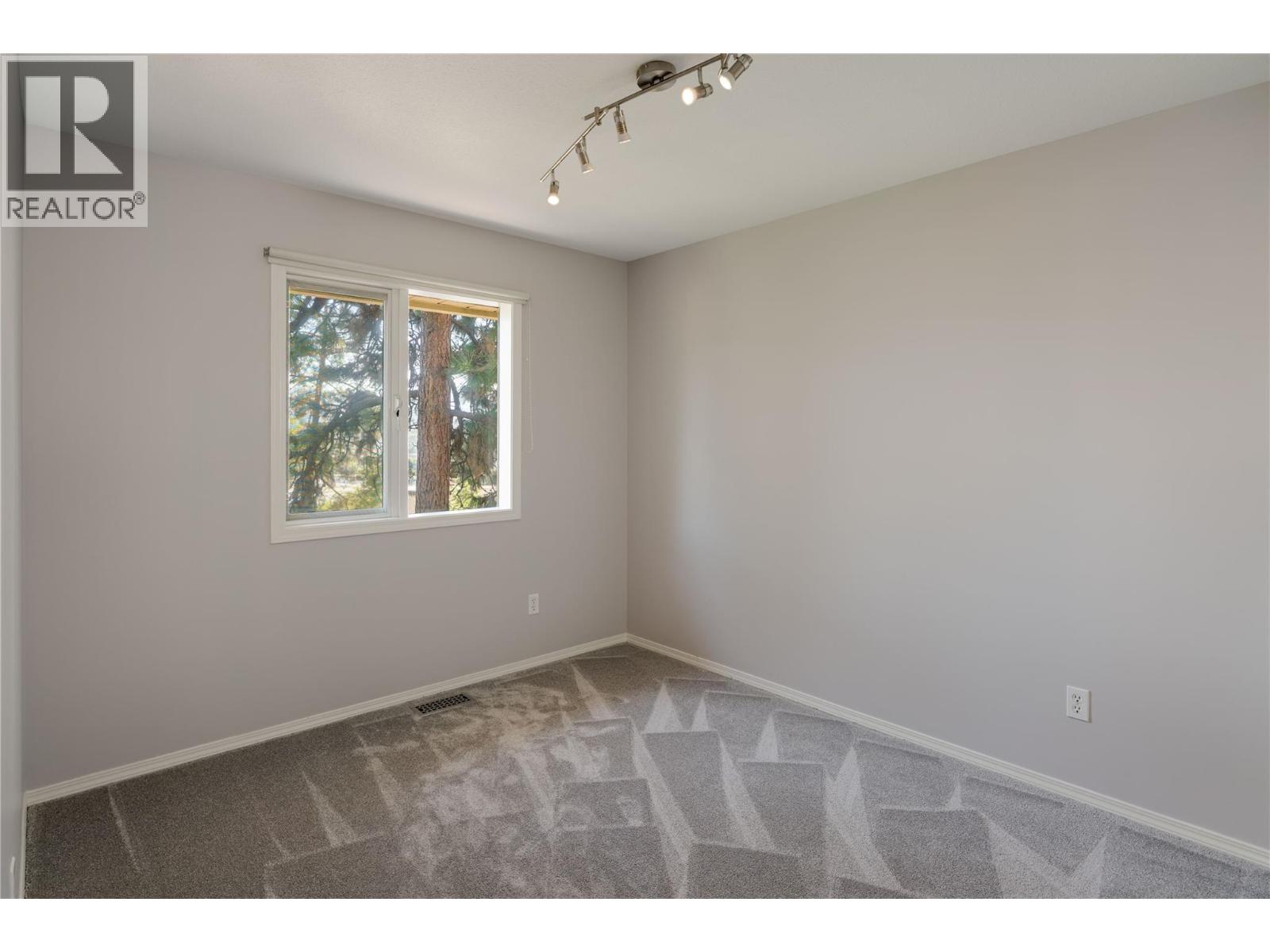 Picture for Unit #16, 980 DILWORTH  Drive https://www.cirrealty.ca/reb/bc/5/10364195_21.jpg