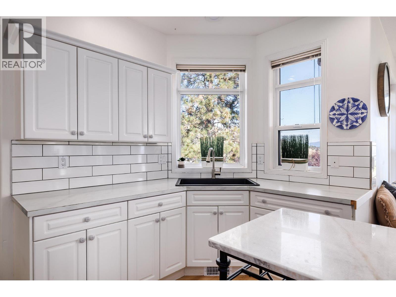 Picture for 1677 Mission Hill  Road https://www.cirrealty.ca/reb/bc/5/10364265_10.jpg