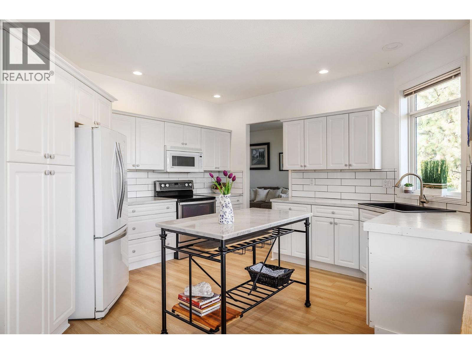 Picture for 1677 Mission Hill  Road https://www.cirrealty.ca/reb/bc/5/10364265_6.jpg