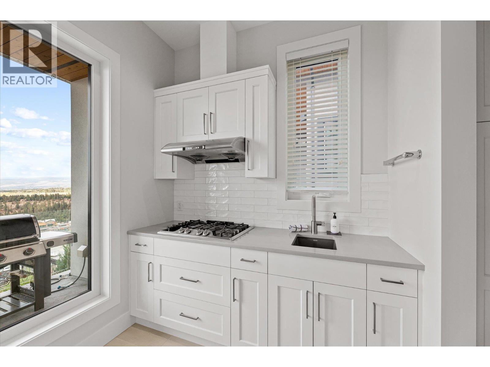 Picture for 980 Ledgeview  Court https://www.cirrealty.ca/reb/bc/5/10364435_23.jpg