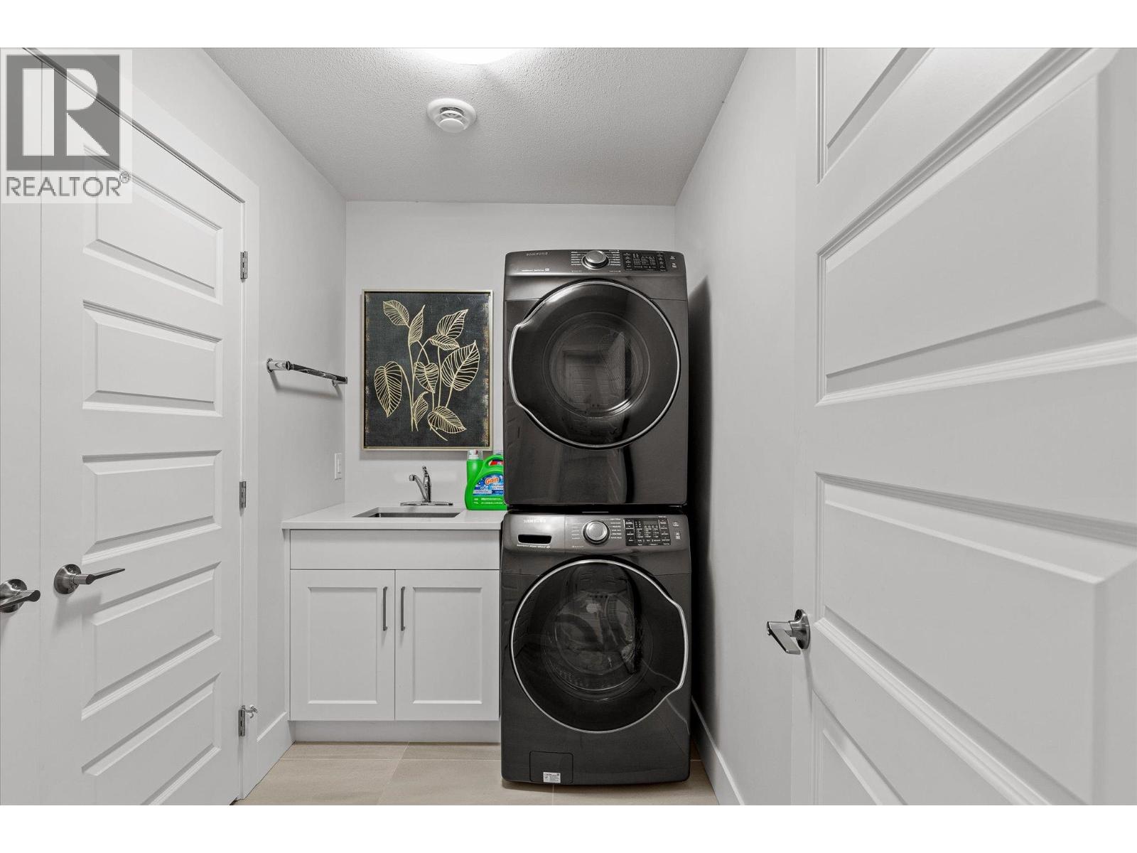 Picture for 980 Ledgeview  Court https://www.cirrealty.ca/reb/bc/5/10364435_54.jpg