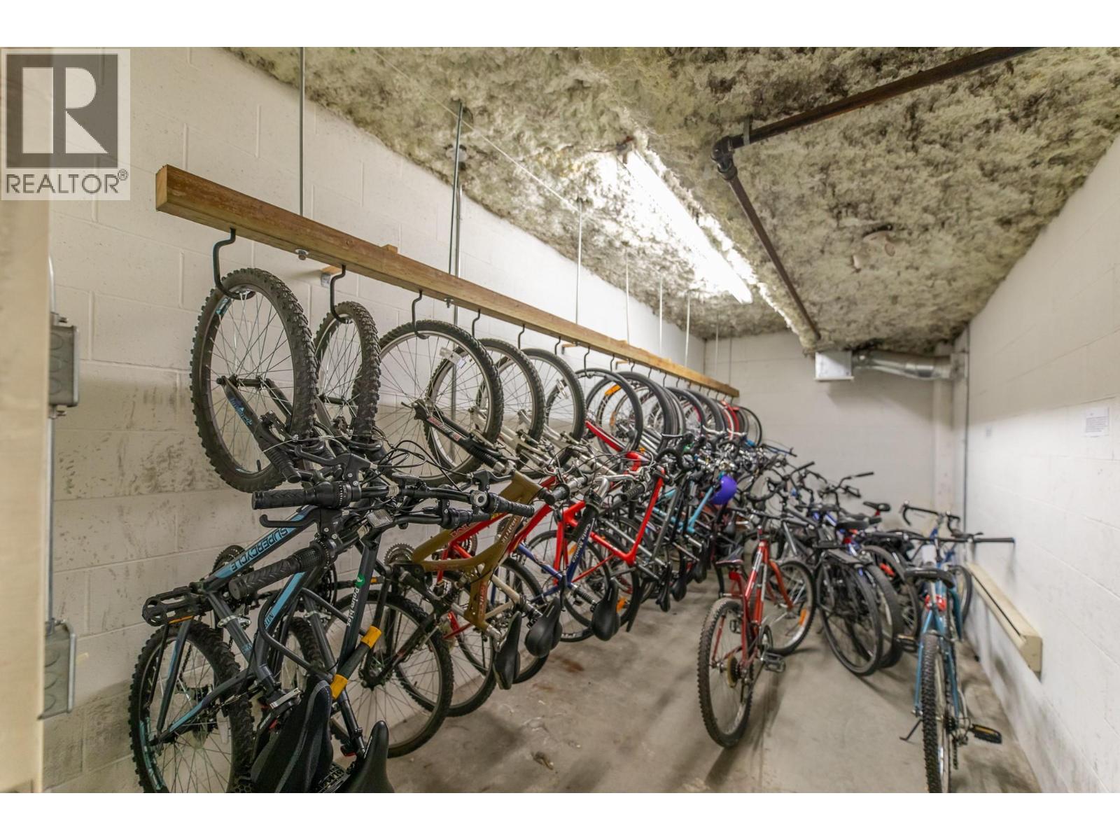 Picture for Unit #109, 1007 Harvey  Avenue https://www.cirrealty.ca/reb/bc/5/10364555_25.jpg