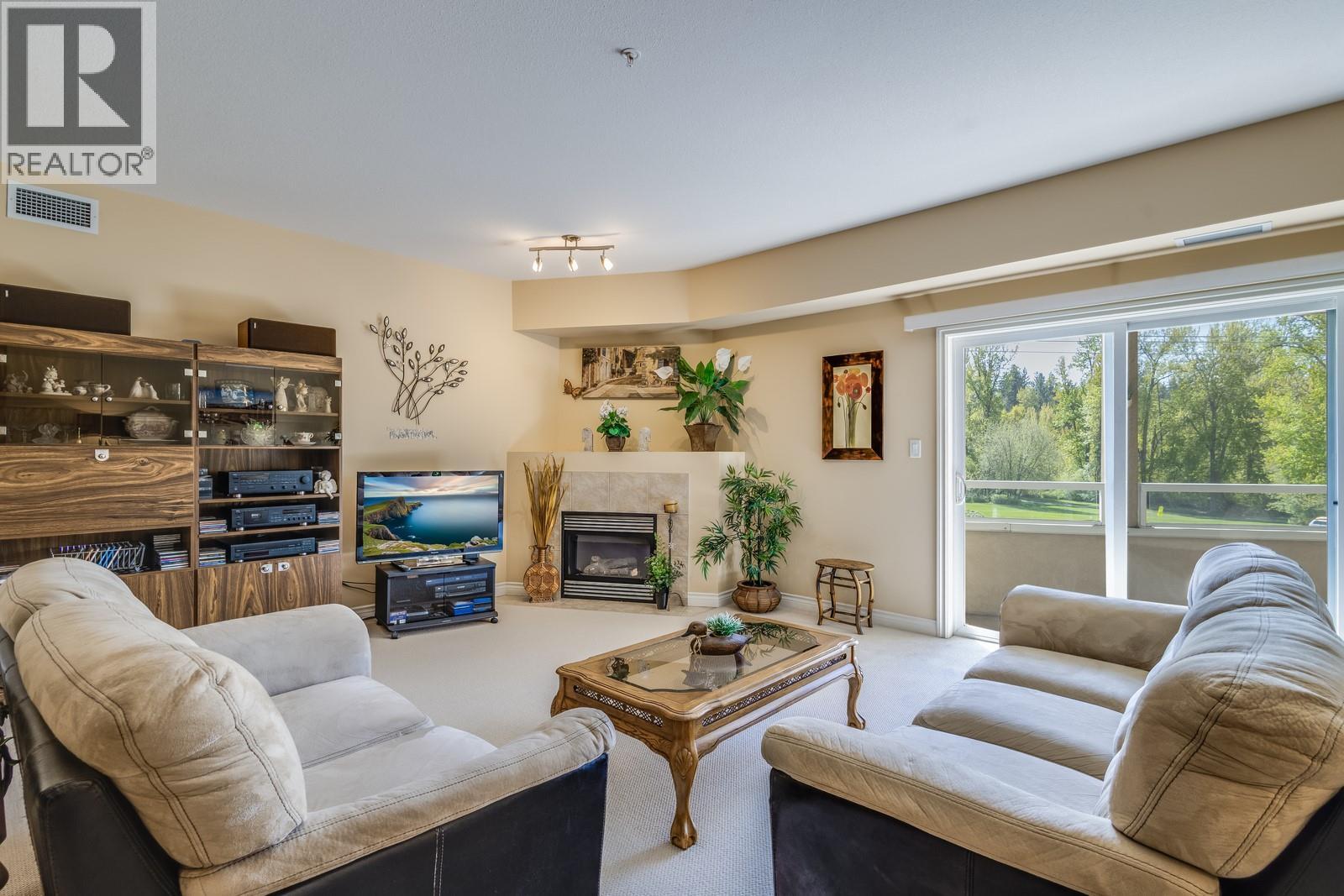 Picture for Unit #306, 1961 Durnin  Road https://www.cirrealty.ca/reb/bc/5/10364685_11.jpg