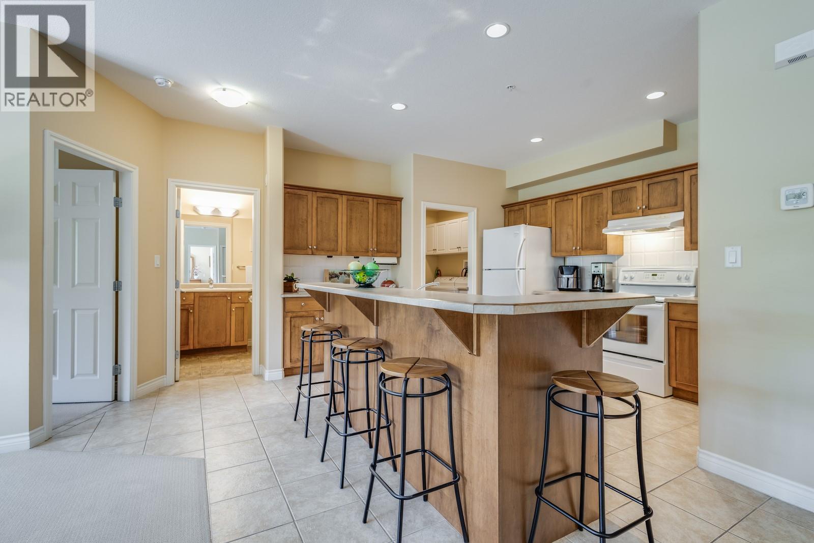 Picture for Unit #306, 1961 Durnin  Road https://www.cirrealty.ca/reb/bc/5/10364685_12.jpg