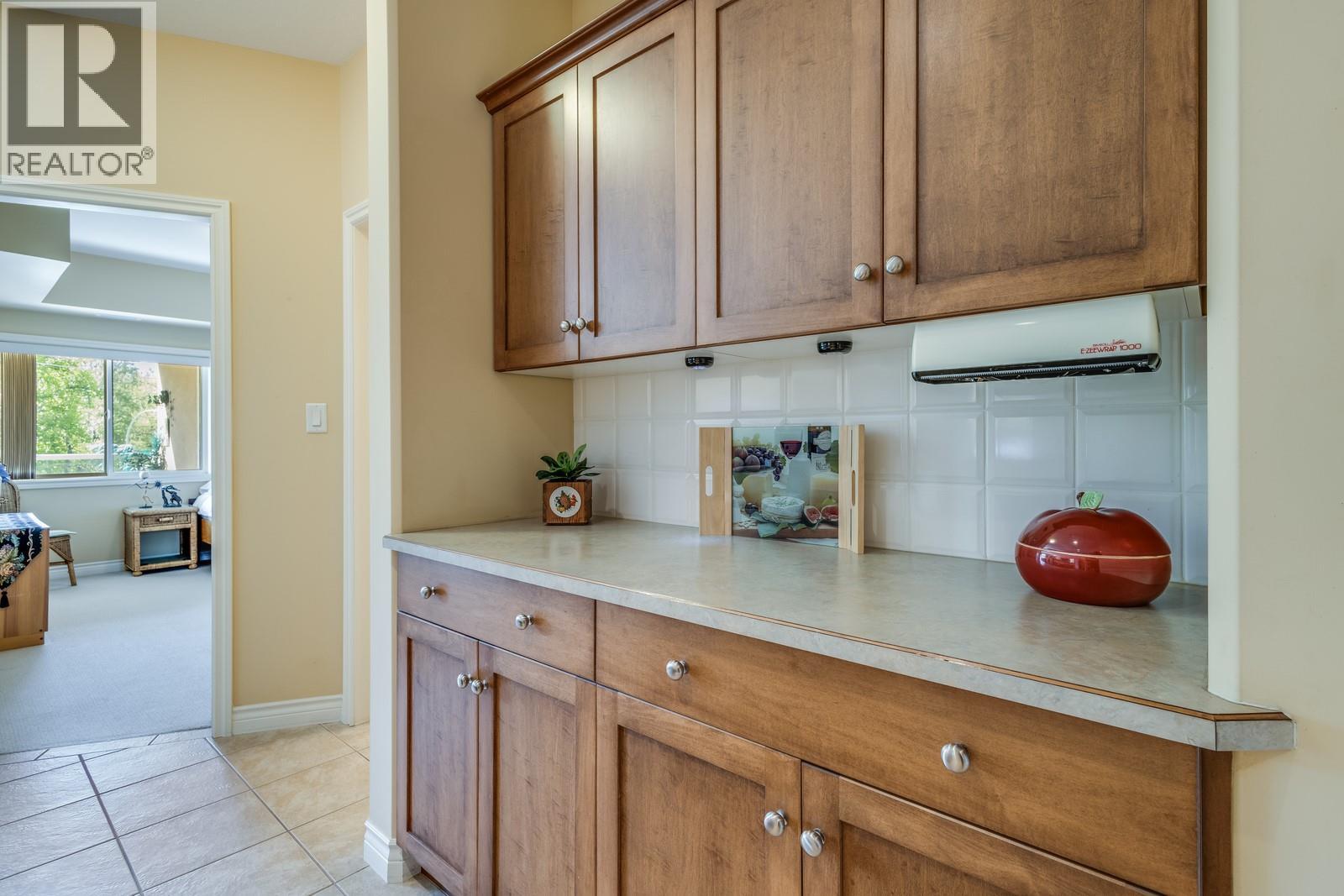 Picture for Unit #306, 1961 Durnin  Road https://www.cirrealty.ca/reb/bc/5/10364685_15.jpg