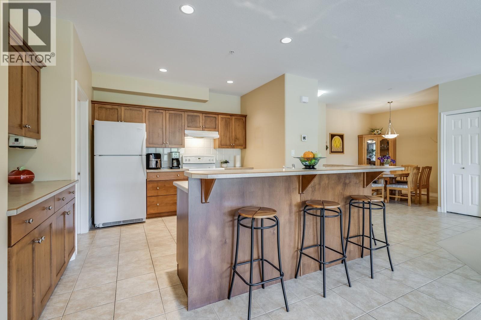 Picture for Unit #306, 1961 Durnin  Road https://www.cirrealty.ca/reb/bc/5/10364685_16.jpg