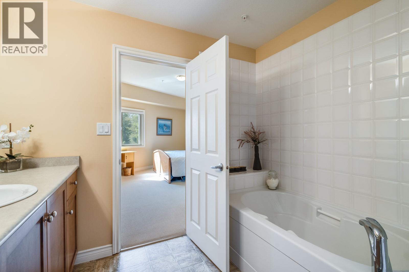 Picture for Unit #306, 1961 Durnin  Road https://www.cirrealty.ca/reb/bc/5/10364685_20.jpg