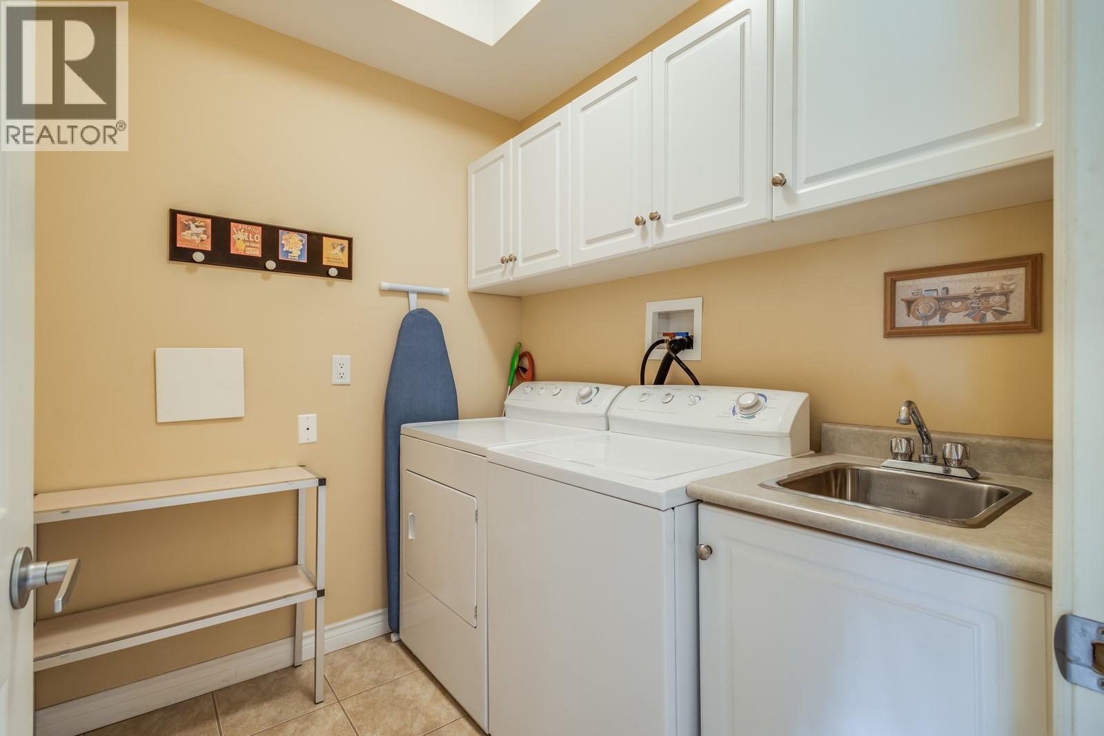 Picture for Unit #306, 1961 Durnin  Road https://www.cirrealty.ca/reb/bc/5/10364685_23.jpg