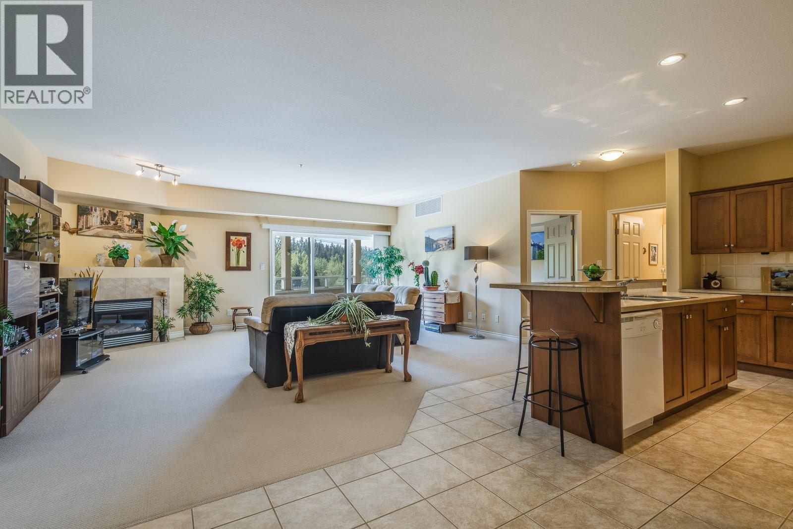 Picture for Unit #306, 1961 Durnin  Road https://www.cirrealty.ca/reb/bc/5/10364685_8.jpg