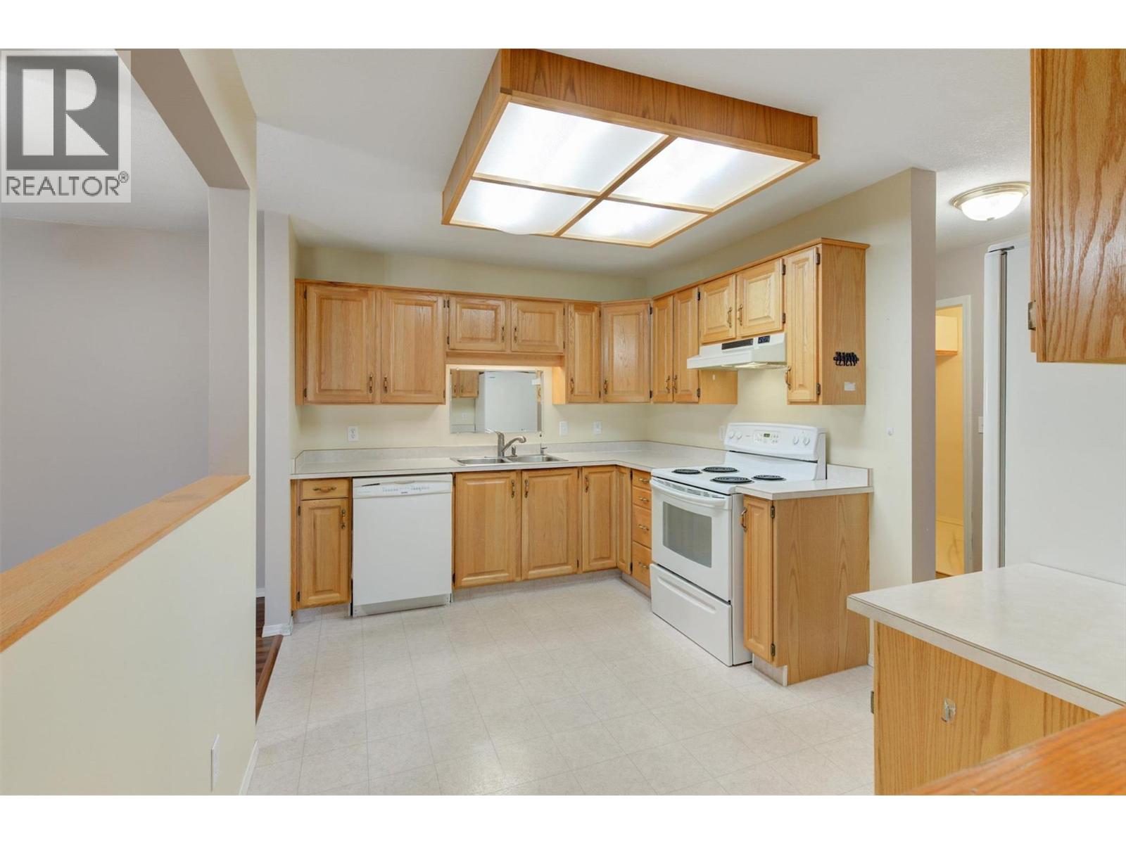 Picture for Unit #203, 200 Hollywood  RoadN https://www.cirrealty.ca/reb/bc/5/10364695_14.jpg