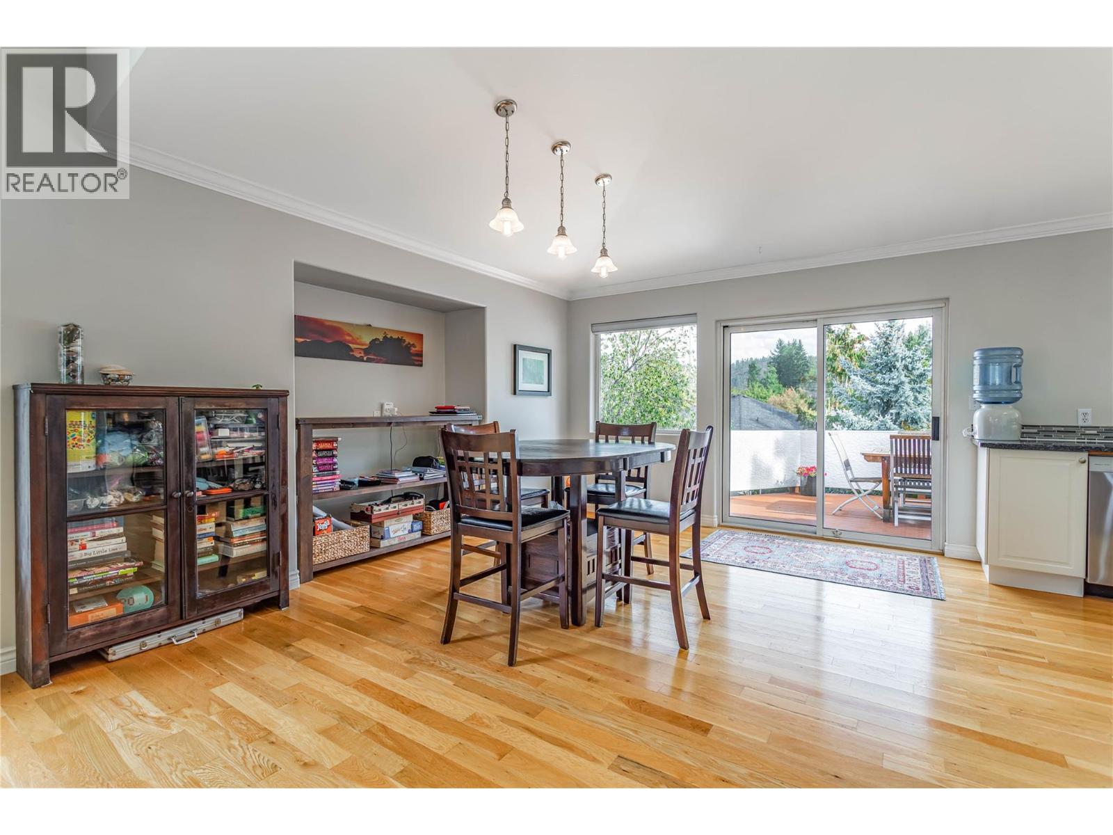 Picture for 311 Woodpark  Crescent https://www.cirrealty.ca/reb/bc/5/10365125_13.jpg