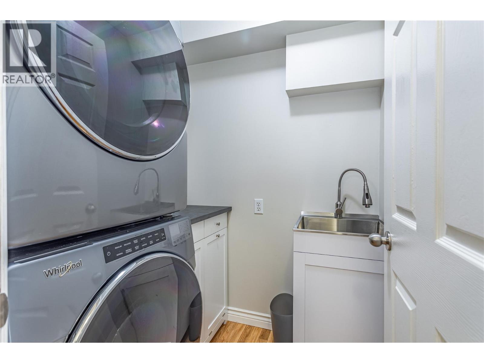 Picture for 311 Woodpark  Crescent https://www.cirrealty.ca/reb/bc/5/10365125_20.jpg