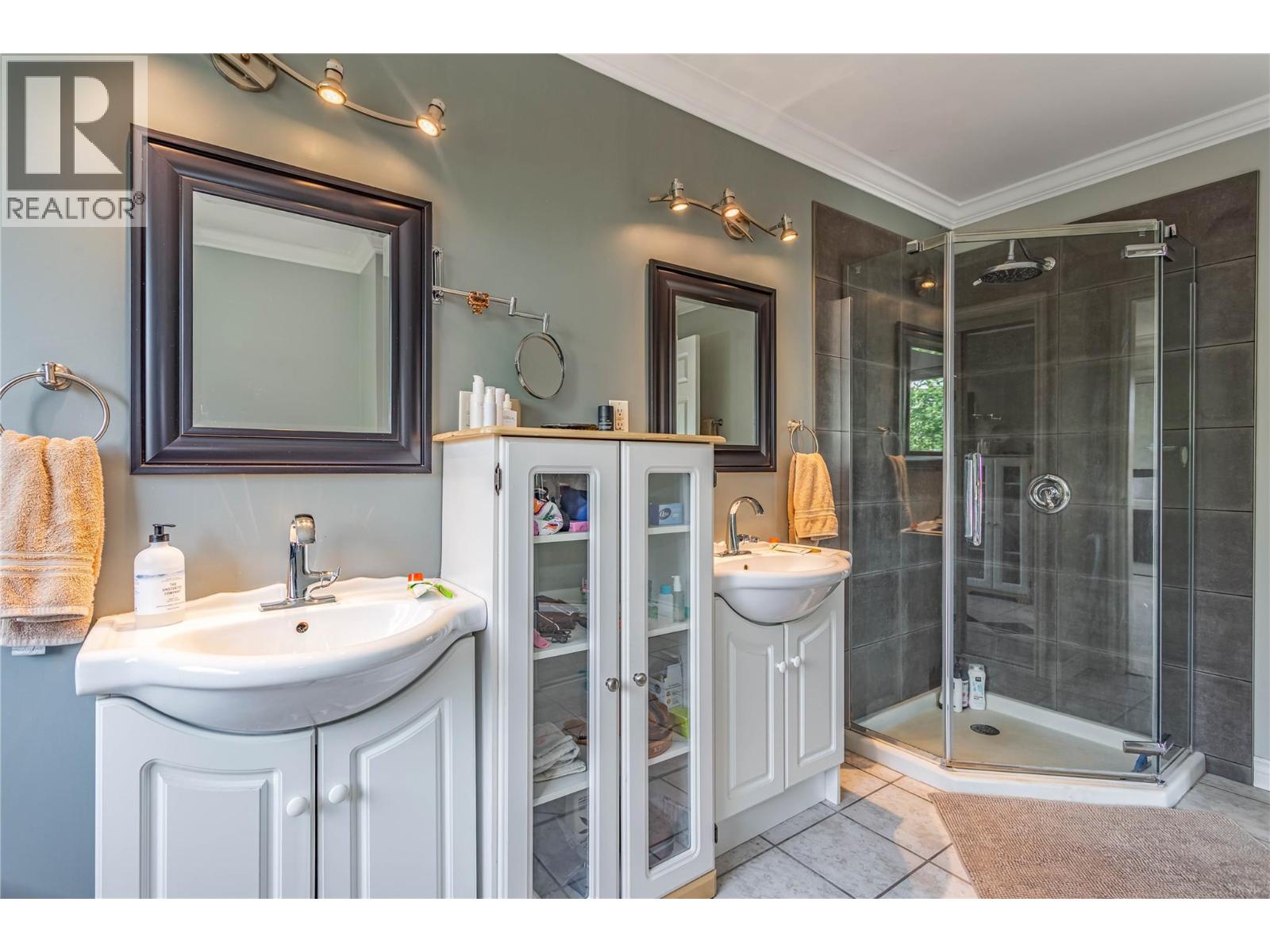 Picture for 311 Woodpark  Crescent https://www.cirrealty.ca/reb/bc/5/10365125_30.jpg