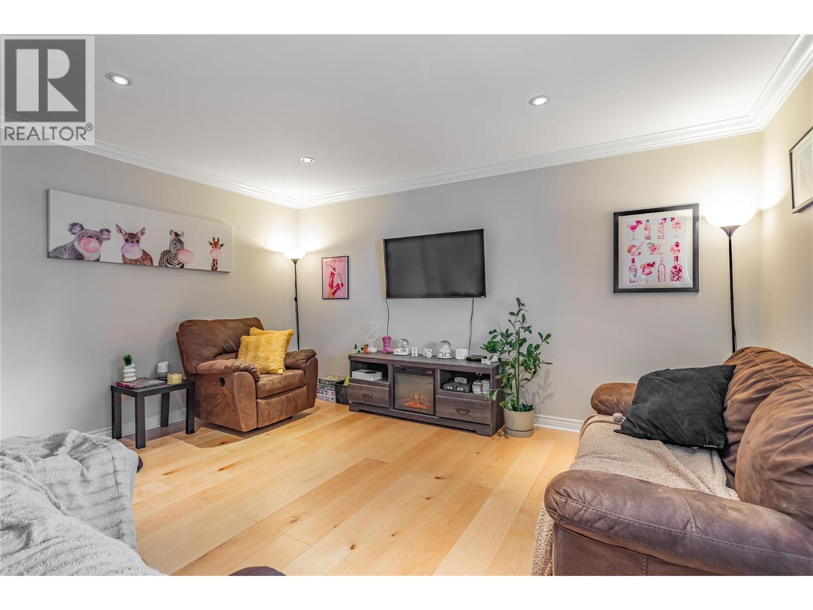 Picture for 311 Woodpark  Crescent https://www.cirrealty.ca/reb/bc/5/10365125_39.jpg