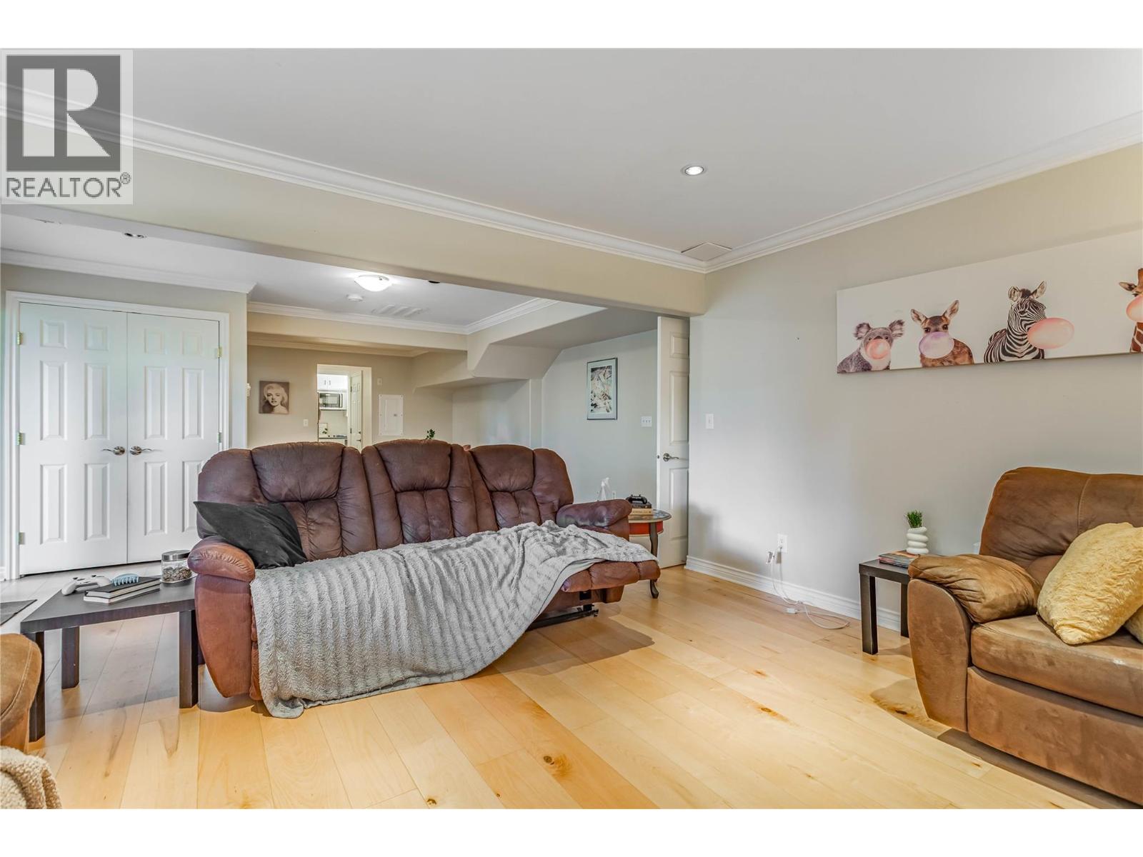 Picture for 311 Woodpark  Crescent https://www.cirrealty.ca/reb/bc/5/10365125_40.jpg