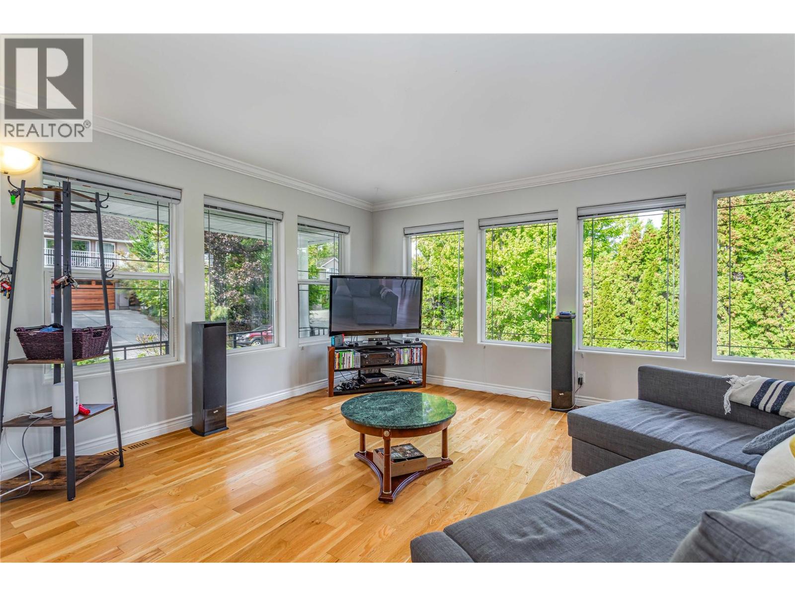 Picture for 311 Woodpark  Crescent https://www.cirrealty.ca/reb/bc/5/10365125_9.jpg