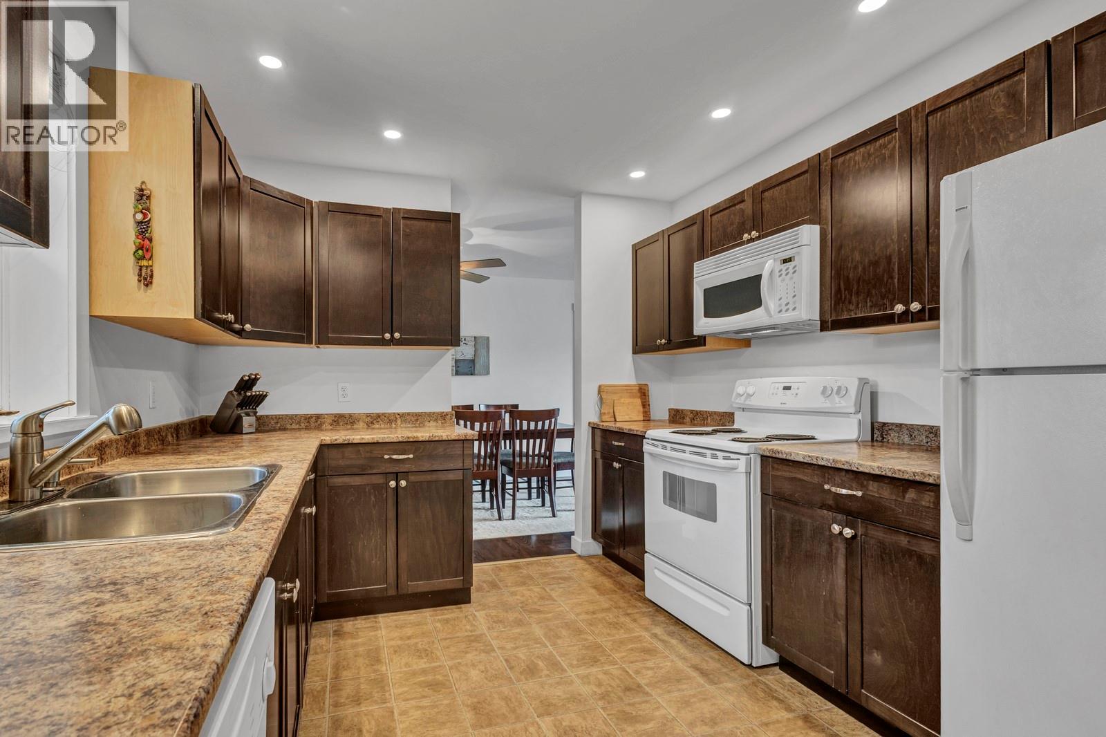 Picture for 202 Pearson  Road https://www.cirrealty.ca/reb/bc/5/10365135_15.jpg