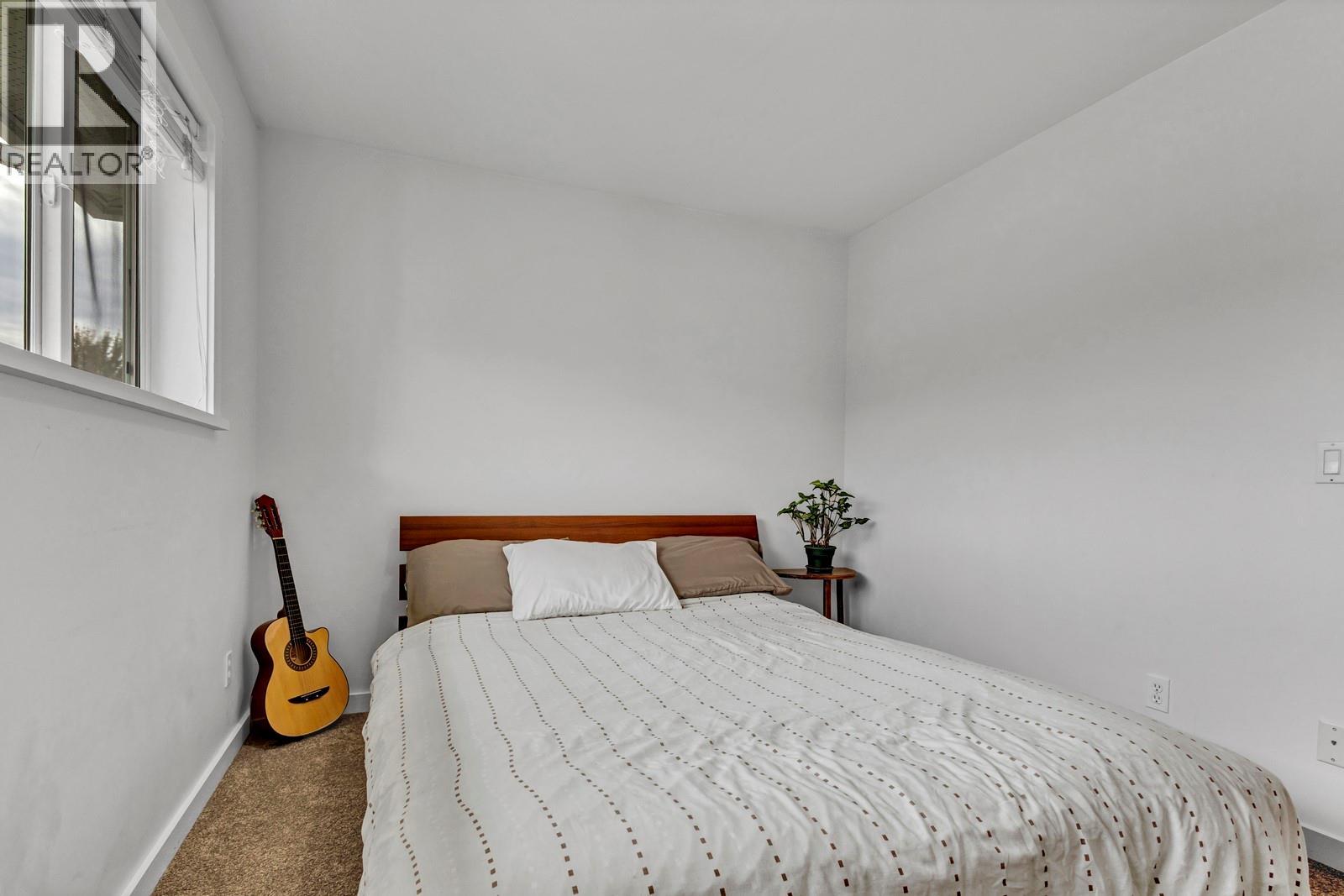 Picture for 202 Pearson  Road https://www.cirrealty.ca/reb/bc/5/10365135_21.jpg