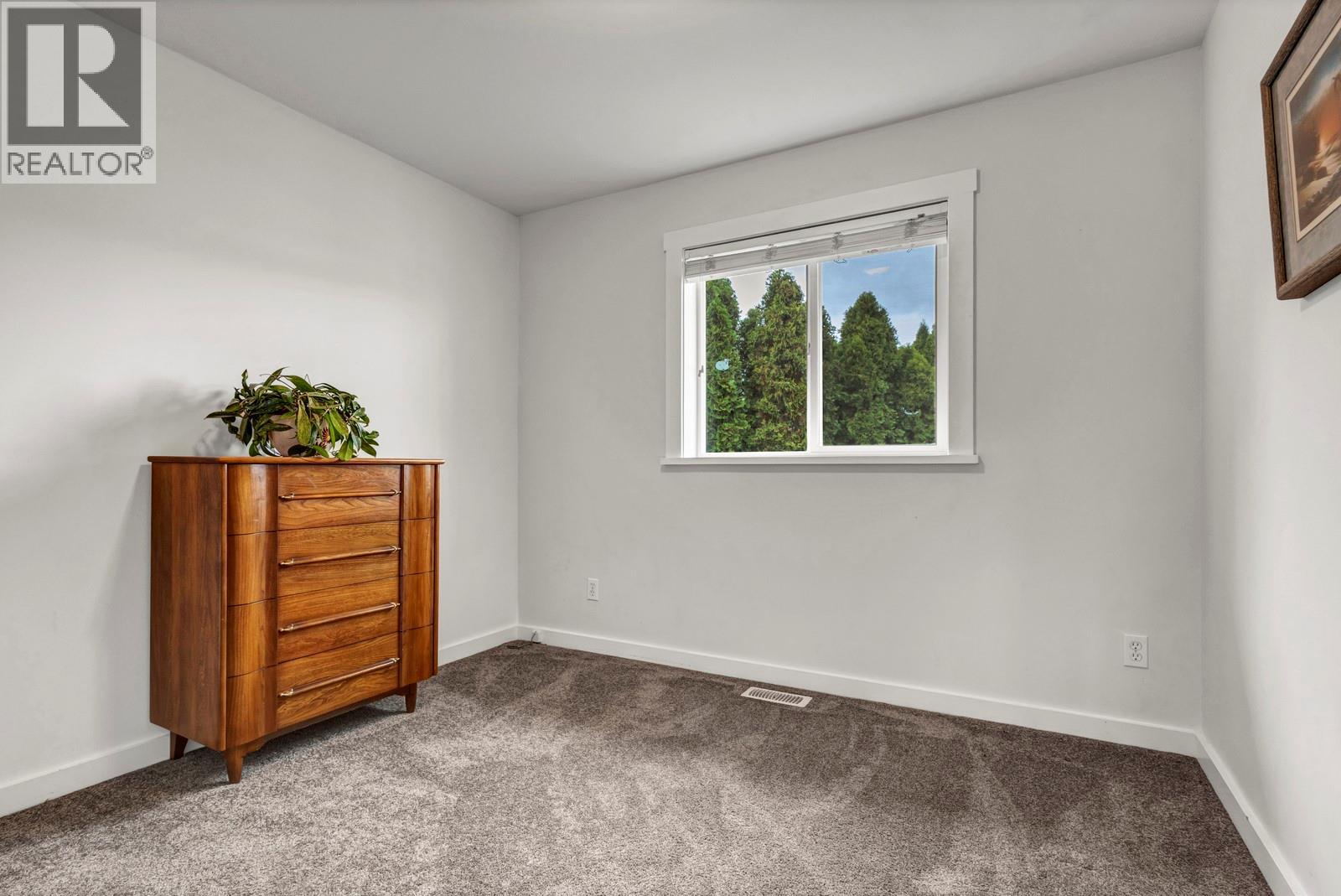 Picture for 202 Pearson  Road https://www.cirrealty.ca/reb/bc/5/10365135_24.jpg