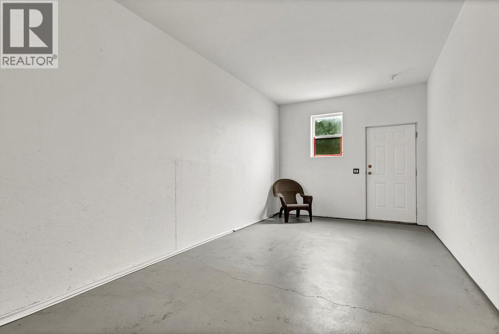 Picture for 202 Pearson  Road https://www.cirrealty.ca/reb/bc/5/10365135_40.jpg