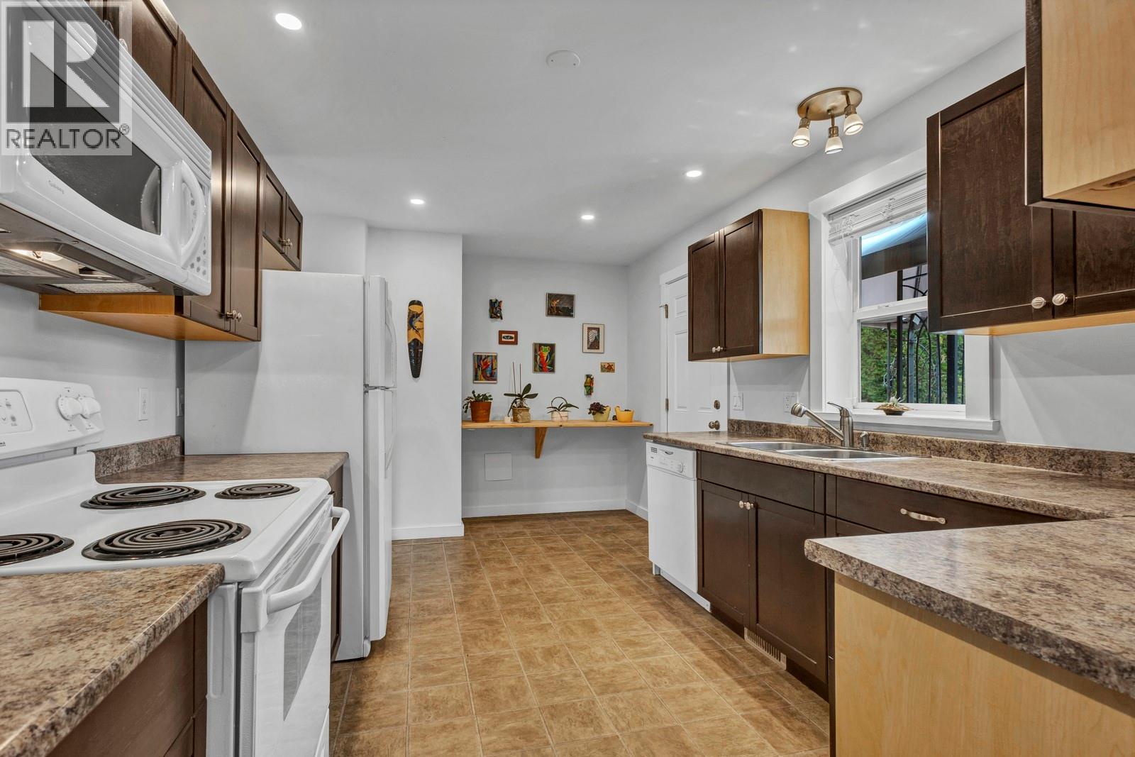 Picture for 202 Pearson  Road https://www.cirrealty.ca/reb/bc/5/10365135_9.jpg