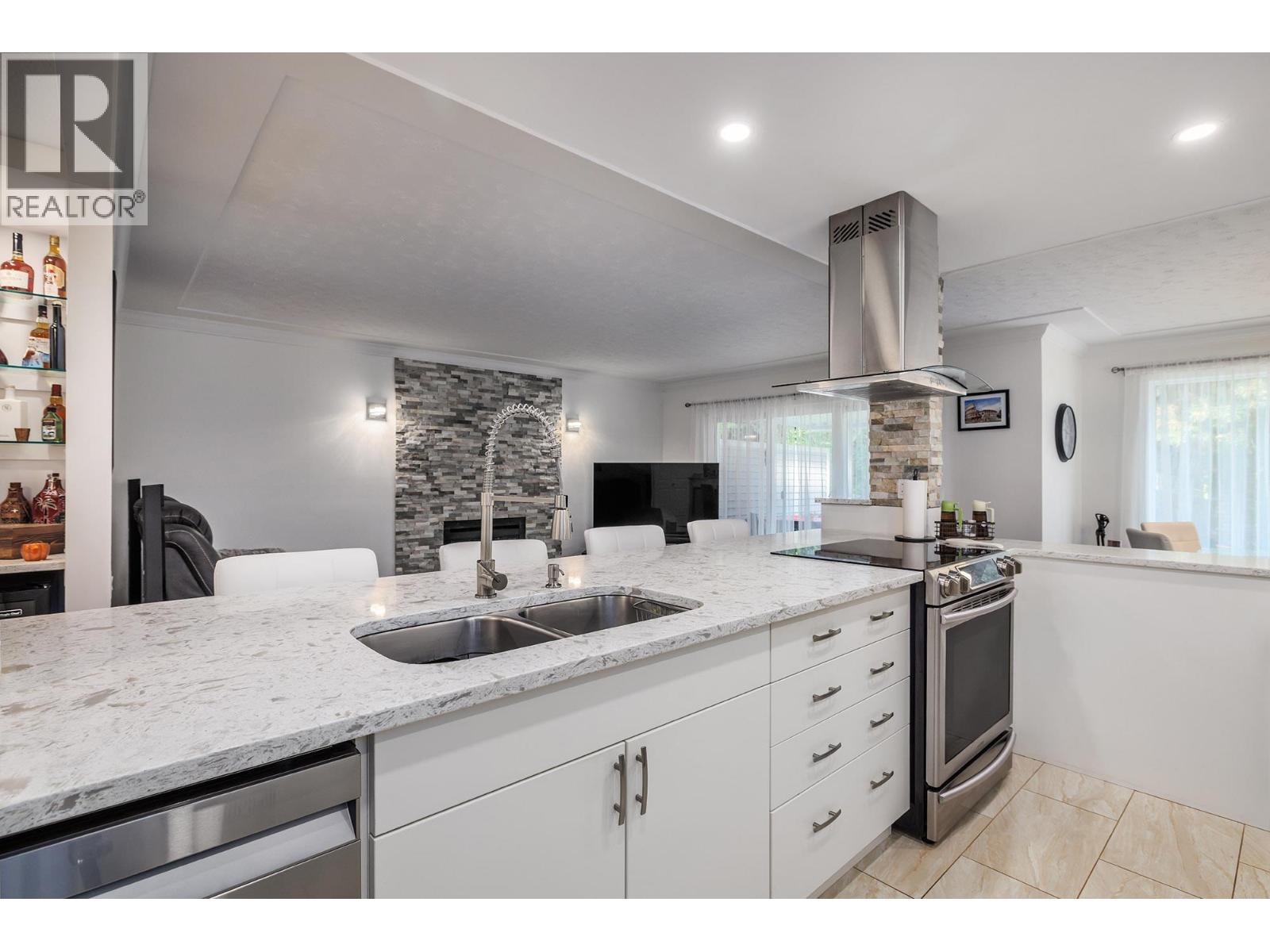 Picture for Unit #31, 3370 Casorso  Road https://www.cirrealty.ca/reb/bc/5/10365355_10.jpg