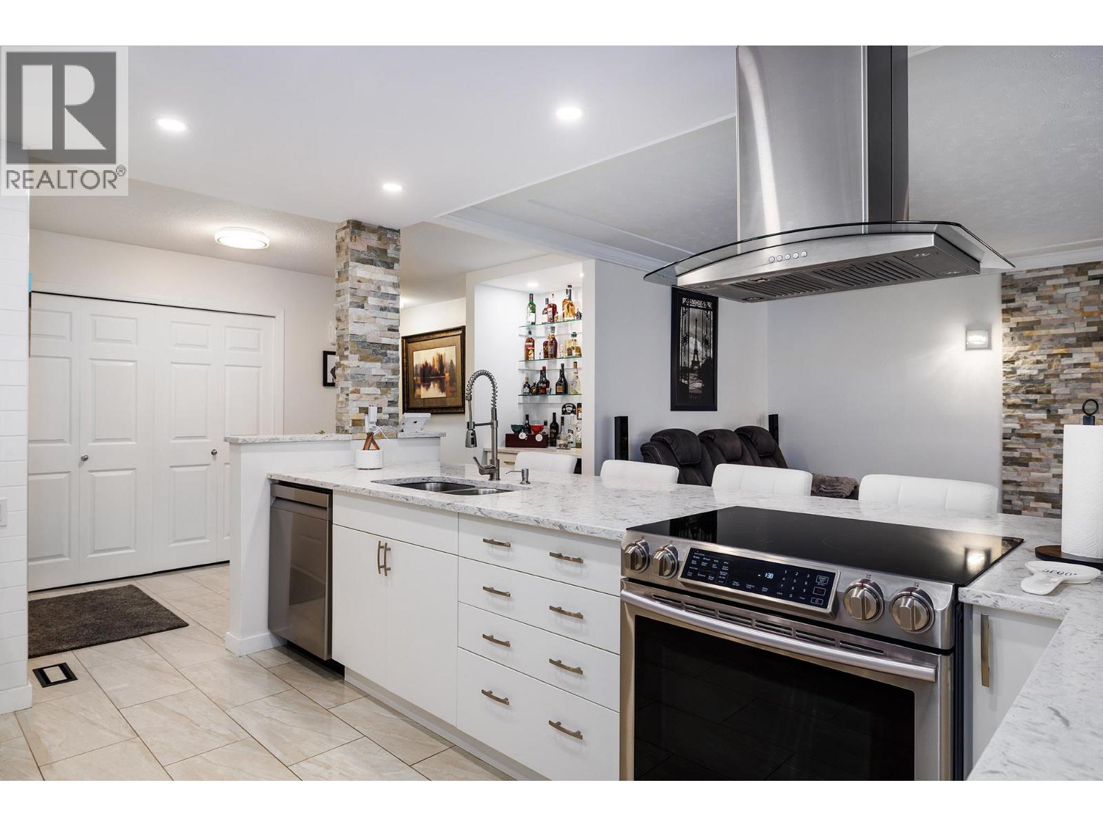 Picture for Unit #31, 3370 Casorso  Road https://www.cirrealty.ca/reb/bc/5/10365355_8.jpg