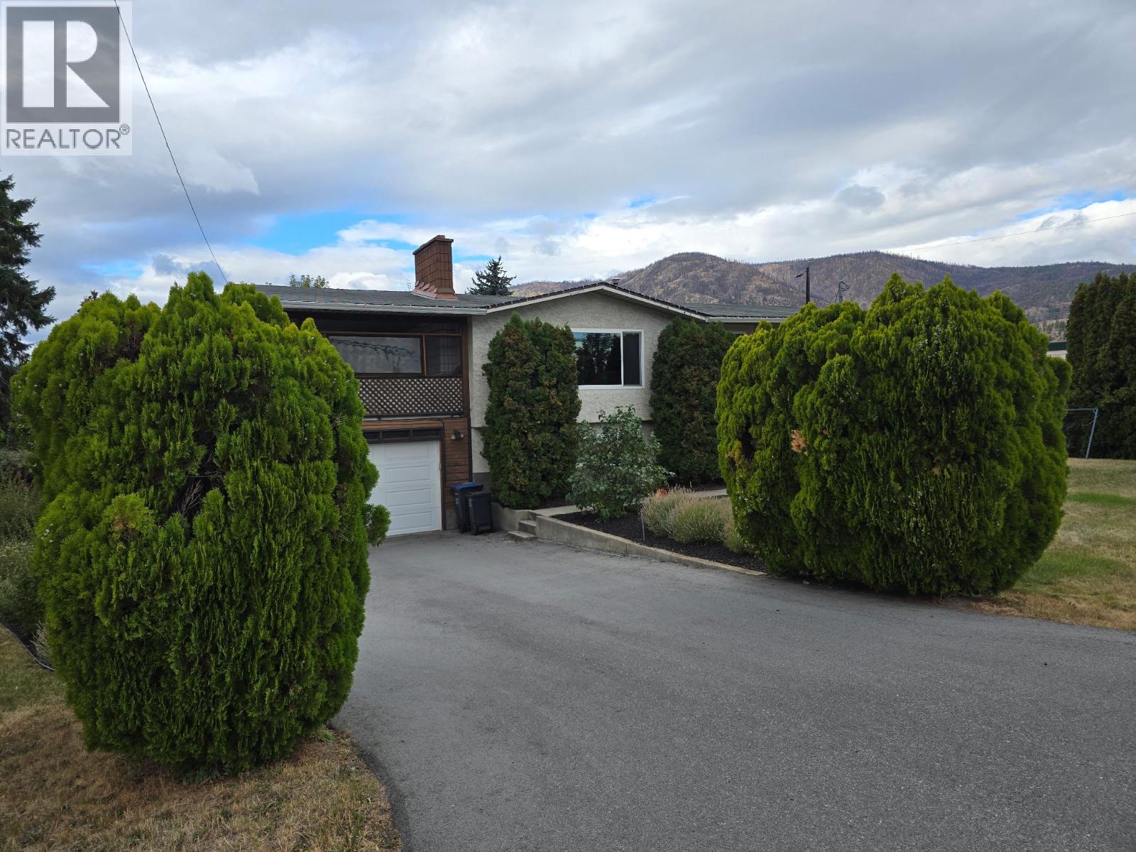 Picture for 2606 Applewood  Road https://www.cirrealty.ca/reb/bc/5/10365525_5.jpg