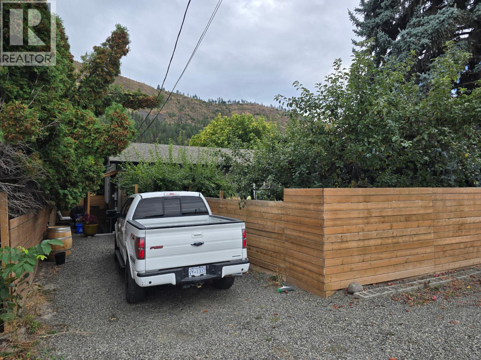 Picture for 2606 Applewood  Road https://www.cirrealty.ca/reb/bc/5/10365525_6.jpg