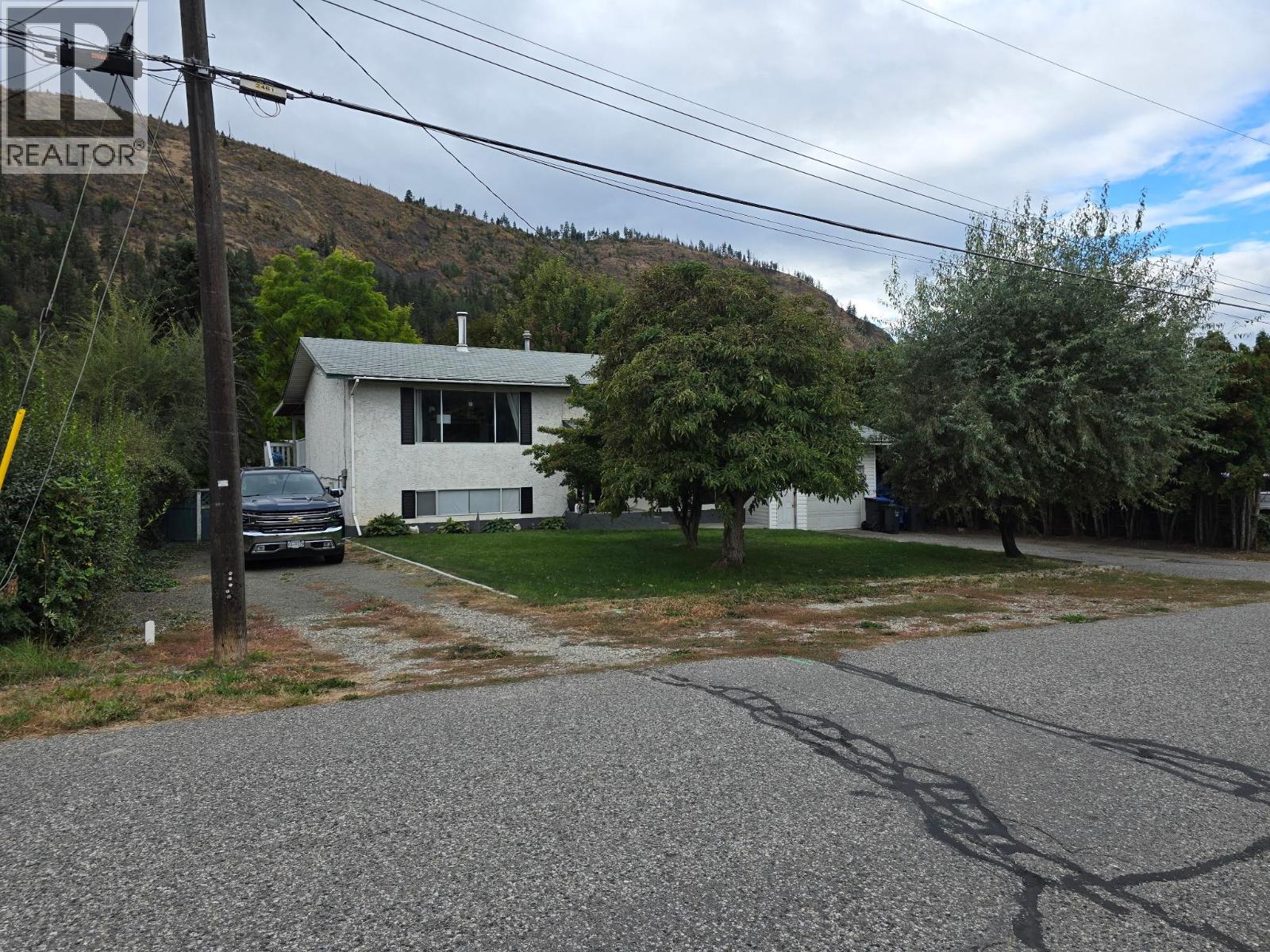 Picture for 2606 Applewood  Road https://www.cirrealty.ca/reb/bc/5/10365525_7.jpg