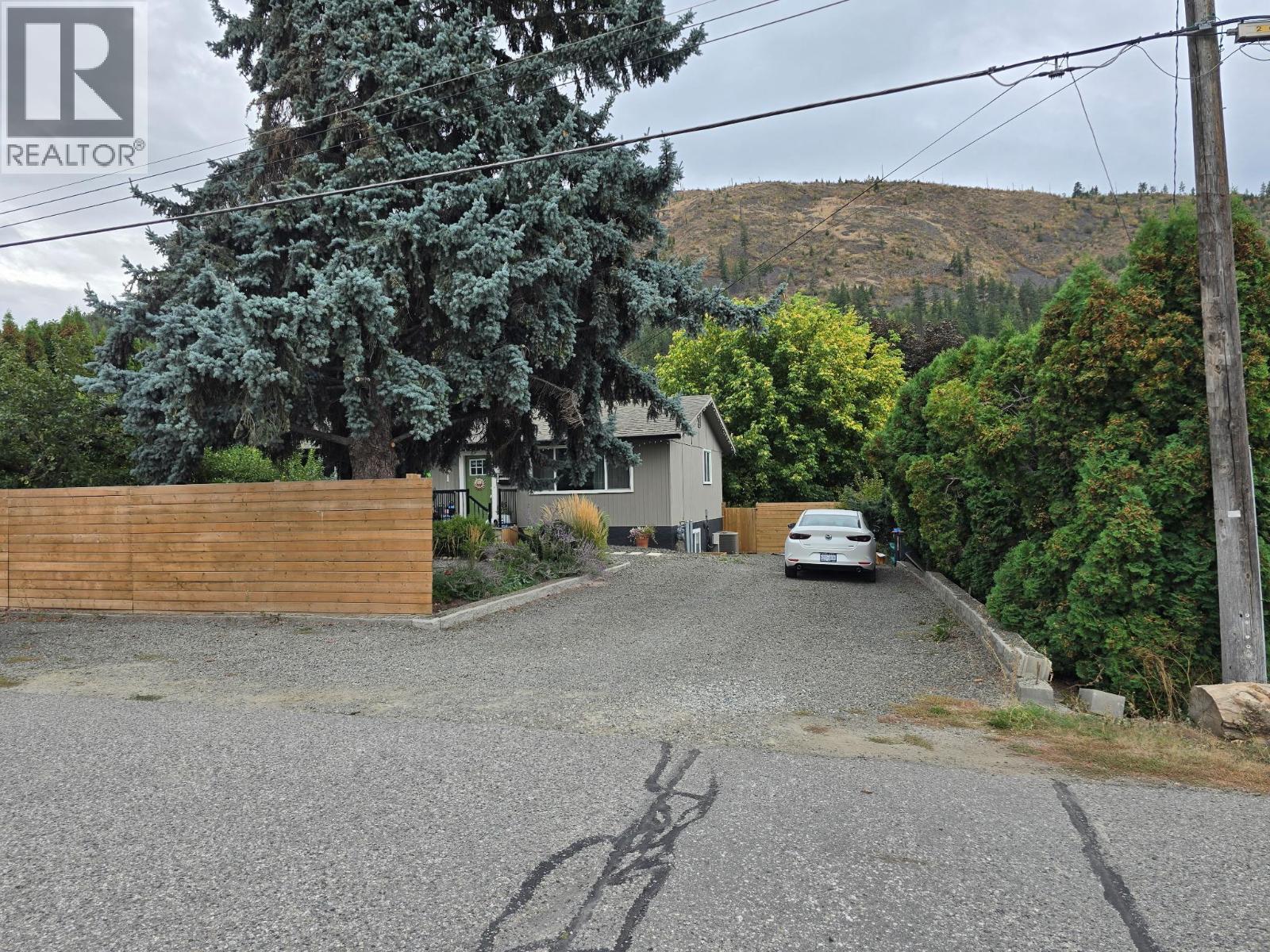 Picture for 2606 Applewood  Road https://www.cirrealty.ca/reb/bc/5/10365525_8.jpg