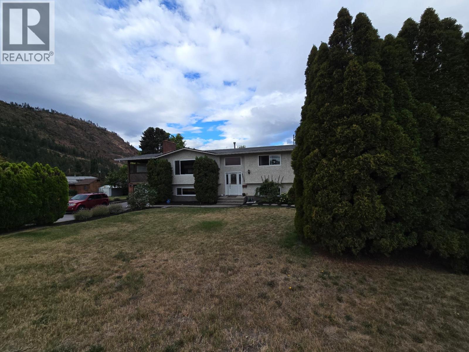 Picture for 2606 Applewood  Road https://www.cirrealty.ca/reb/bc/5/10365525_9.jpg