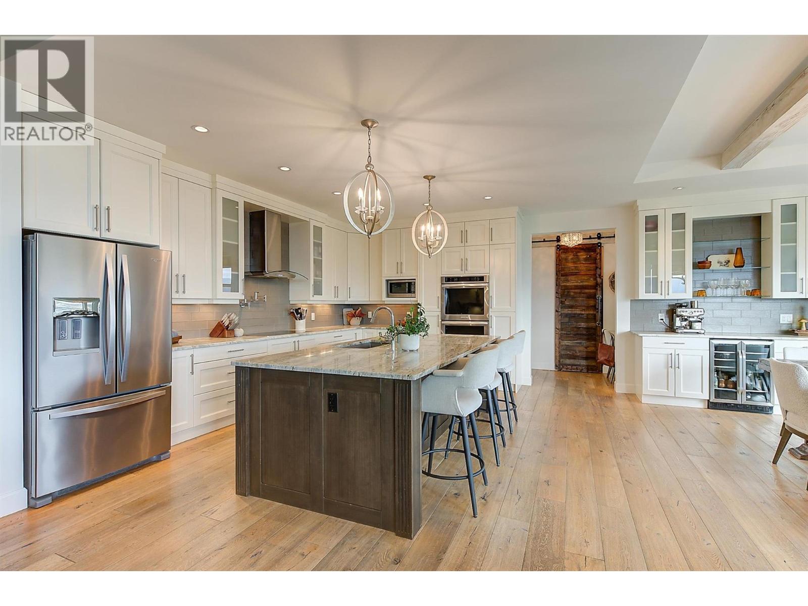 Picture for 738 Highpointe  Drive https://www.cirrealty.ca/reb/bc/5/10365685_11.jpg