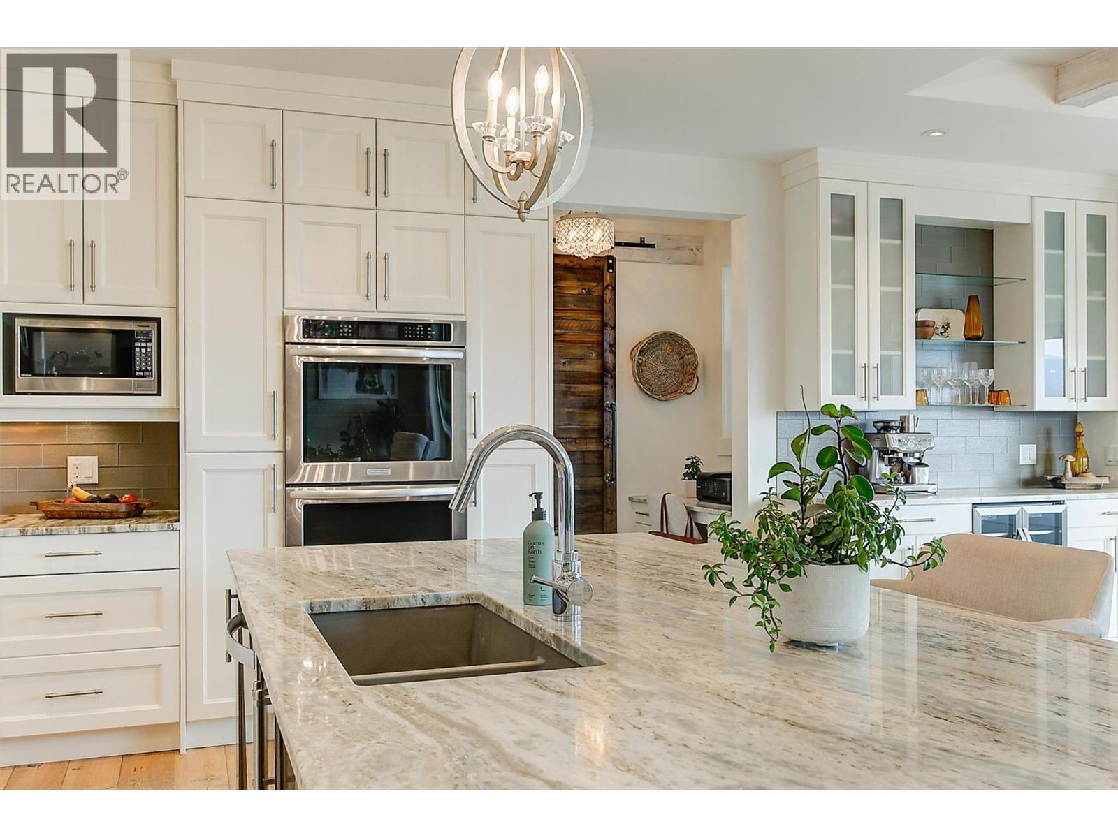 Picture for 738 Highpointe  Drive https://www.cirrealty.ca/reb/bc/5/10365685_12.jpg