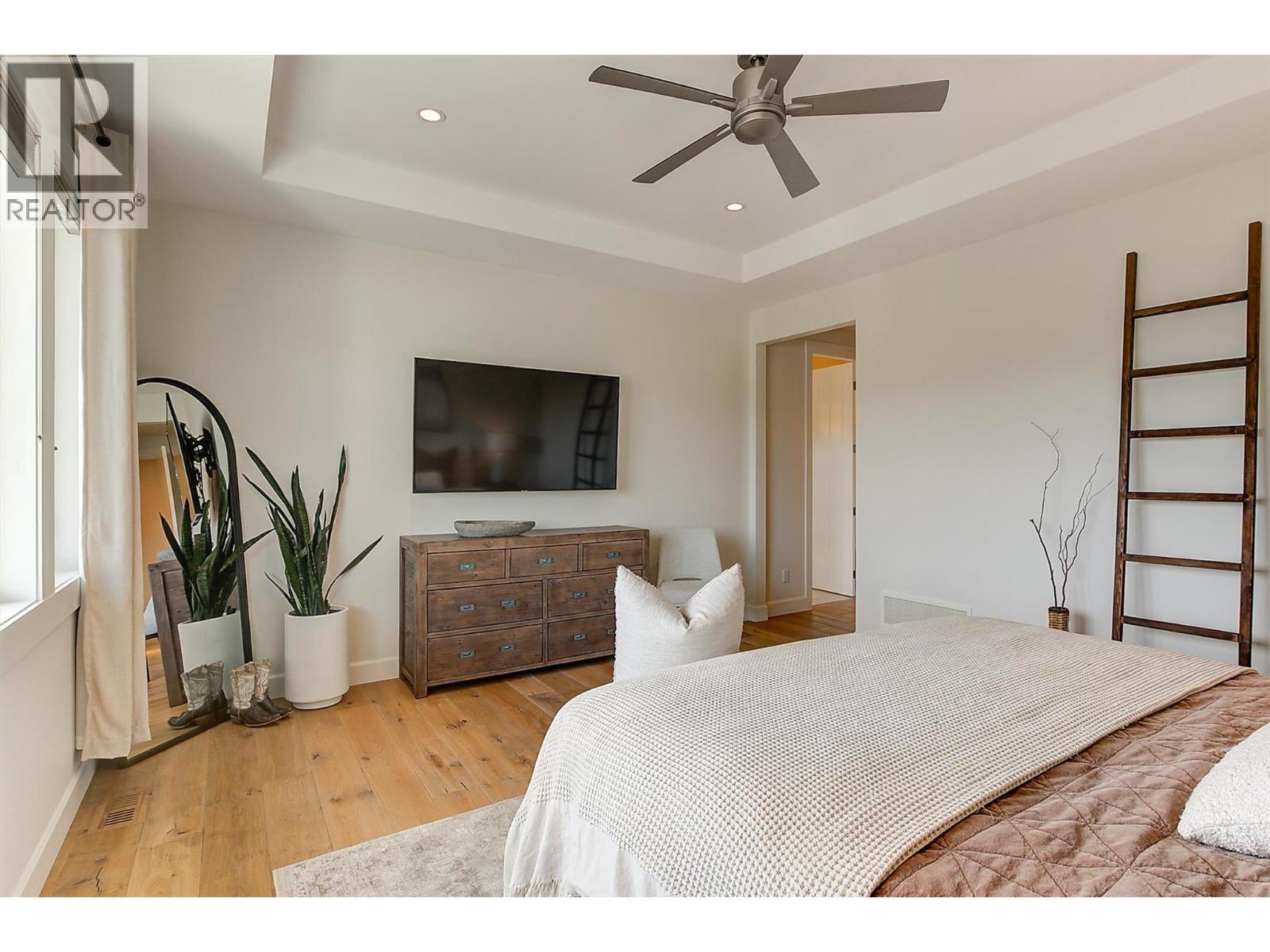 Picture for 738 Highpointe  Drive https://www.cirrealty.ca/reb/bc/5/10365685_31.jpg