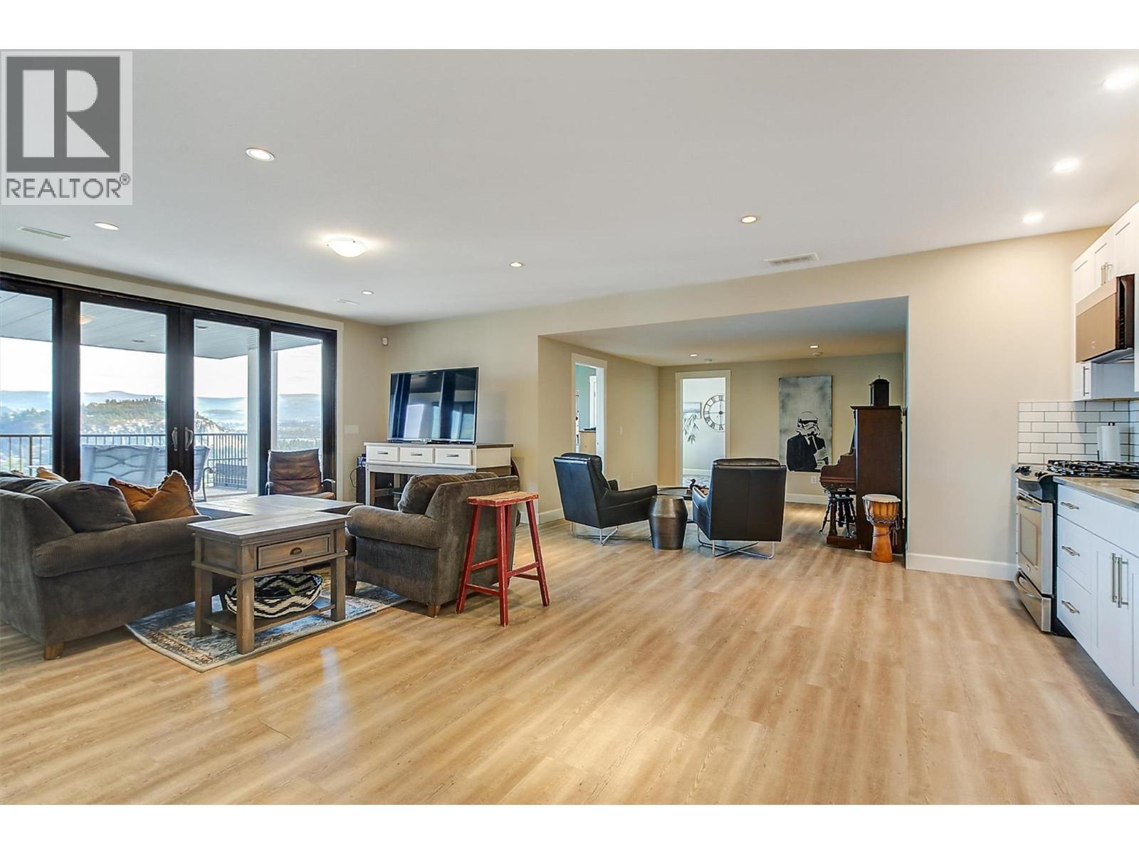 Picture for 738 Highpointe  Drive https://www.cirrealty.ca/reb/bc/5/10365685_41.jpg