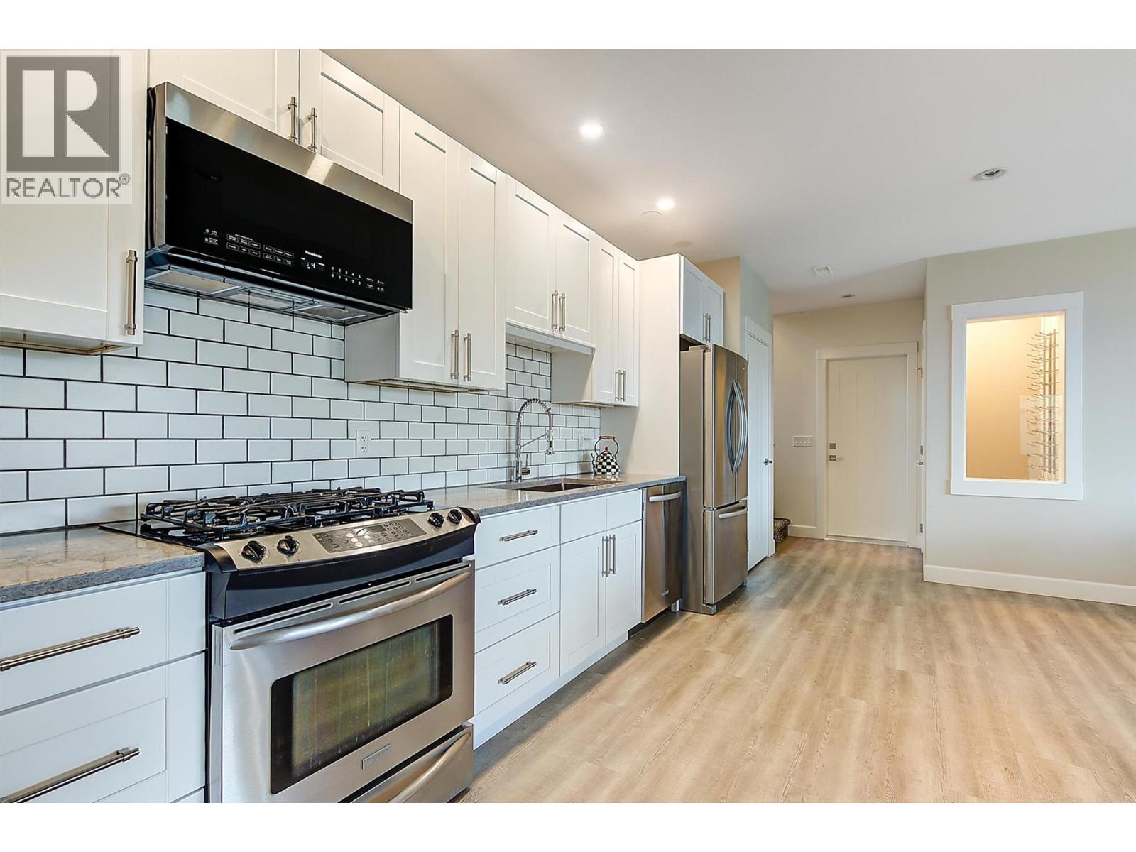 Picture for 738 Highpointe  Drive https://www.cirrealty.ca/reb/bc/5/10365685_48.jpg