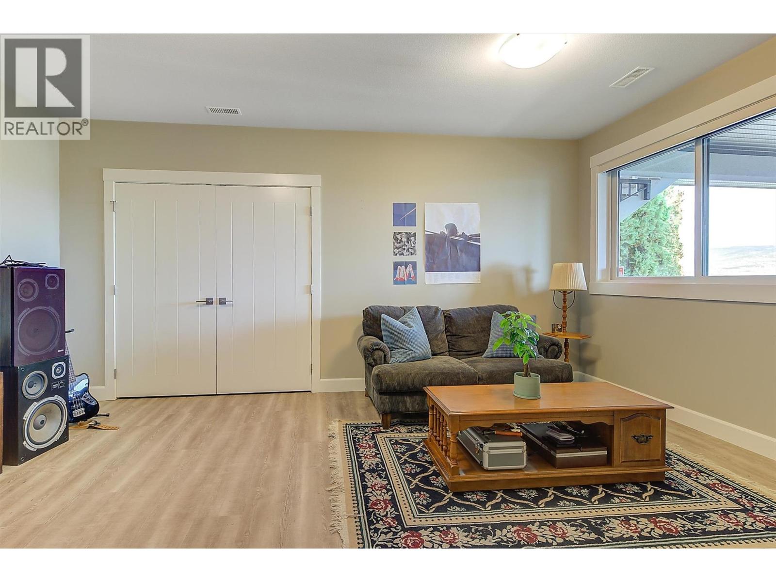 Picture for 738 Highpointe  Drive https://www.cirrealty.ca/reb/bc/5/10365685_51.jpg