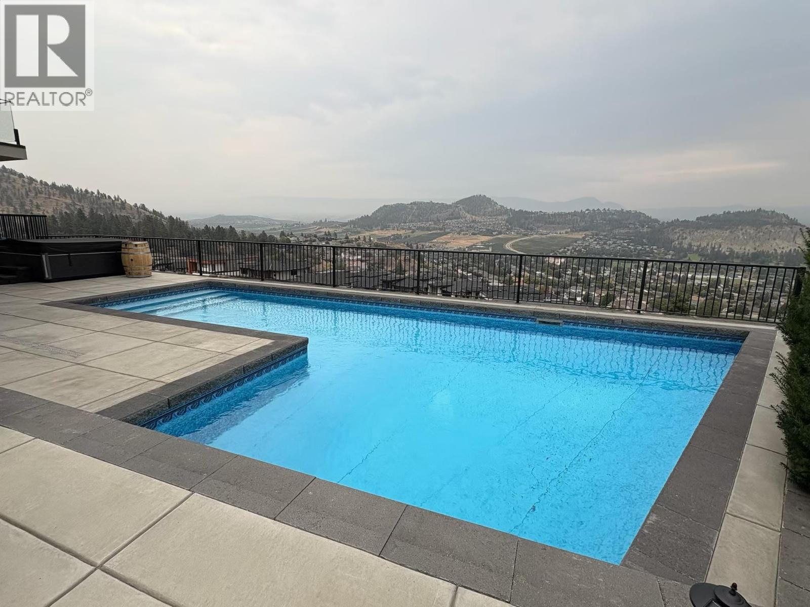 Picture for 738 Highpointe  Drive https://www.cirrealty.ca/reb/bc/5/10365685_60.jpg