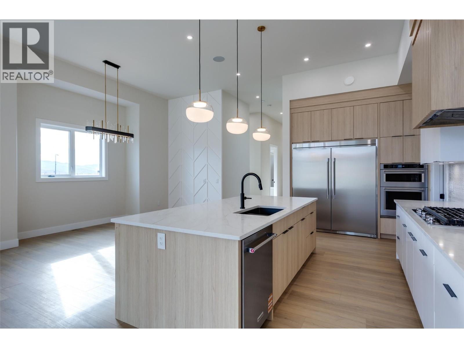 Picture for 1123 Greenock  Court https://www.cirrealty.ca/reb/bc/5/10365725_17.jpg