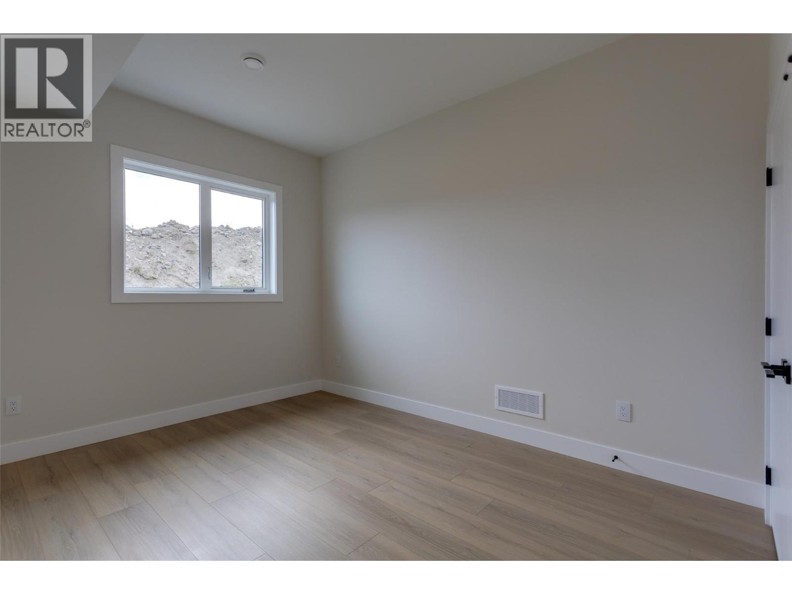 Picture for 1123 Greenock  Court https://www.cirrealty.ca/reb/bc/5/10365725_50.jpg