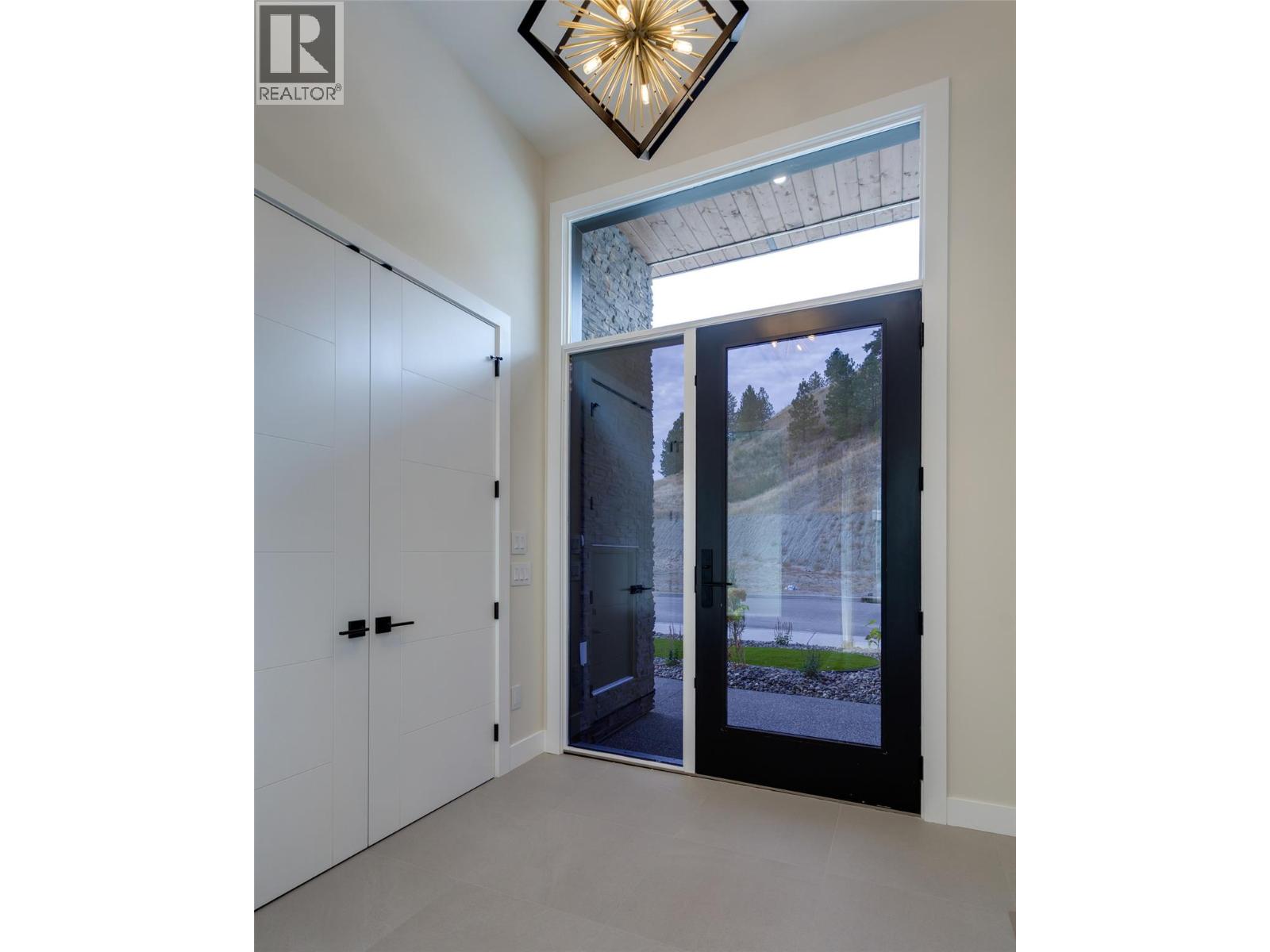 Picture for 1123 Greenock  Court https://www.cirrealty.ca/reb/bc/5/10365725_6.jpg