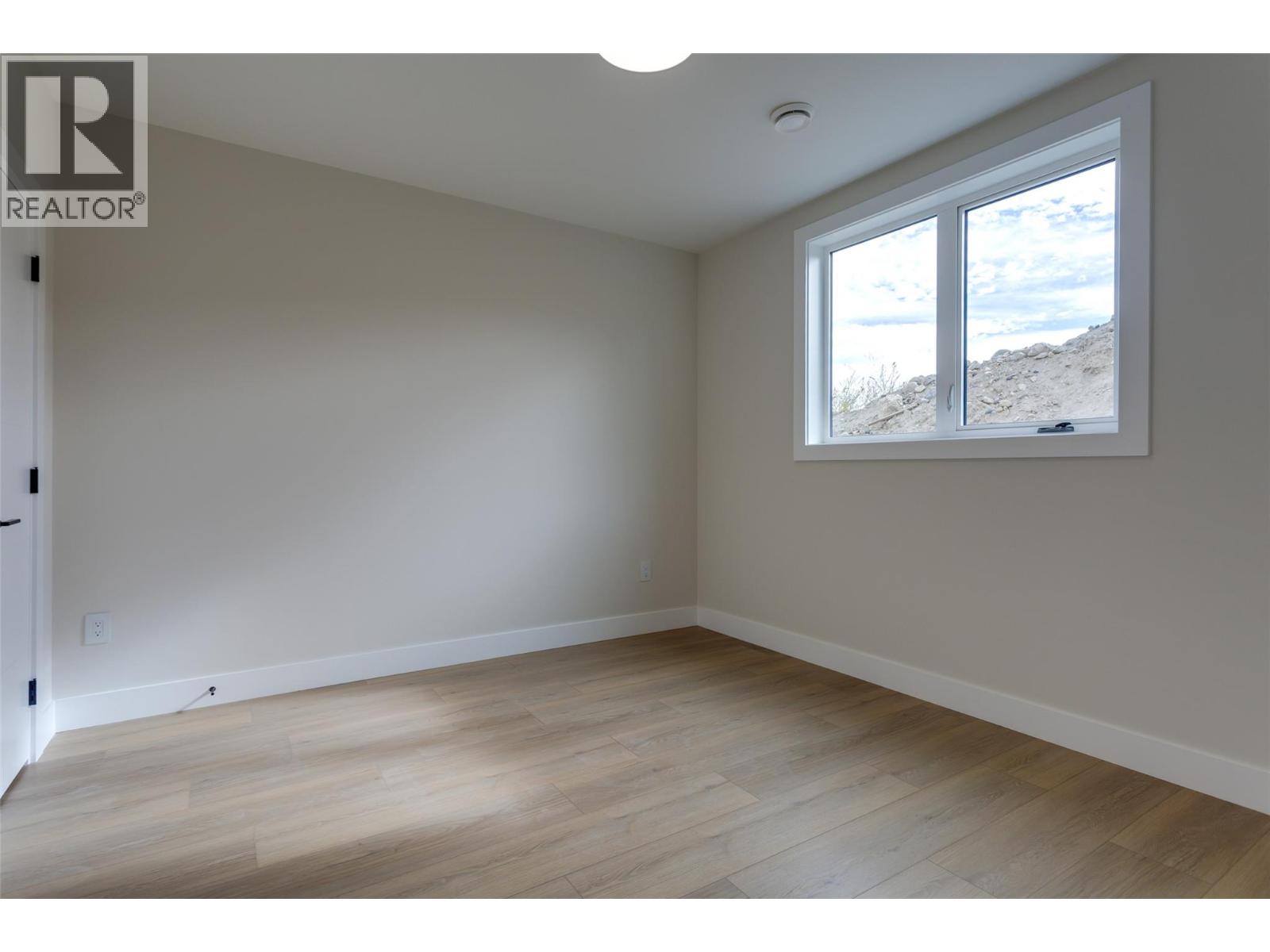 Picture for 1123 Greenock  Court https://www.cirrealty.ca/reb/bc/5/10365725_60.jpg