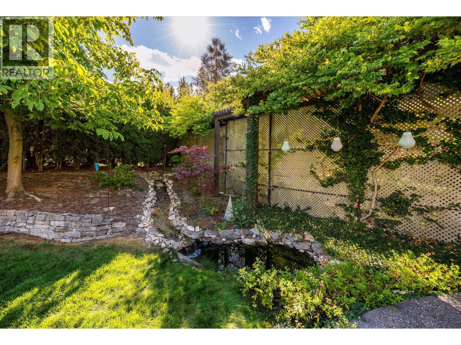 Picture for 607 Quarry  Avenue https://www.cirrealty.ca/reb/bc/5/10365765_22.jpg