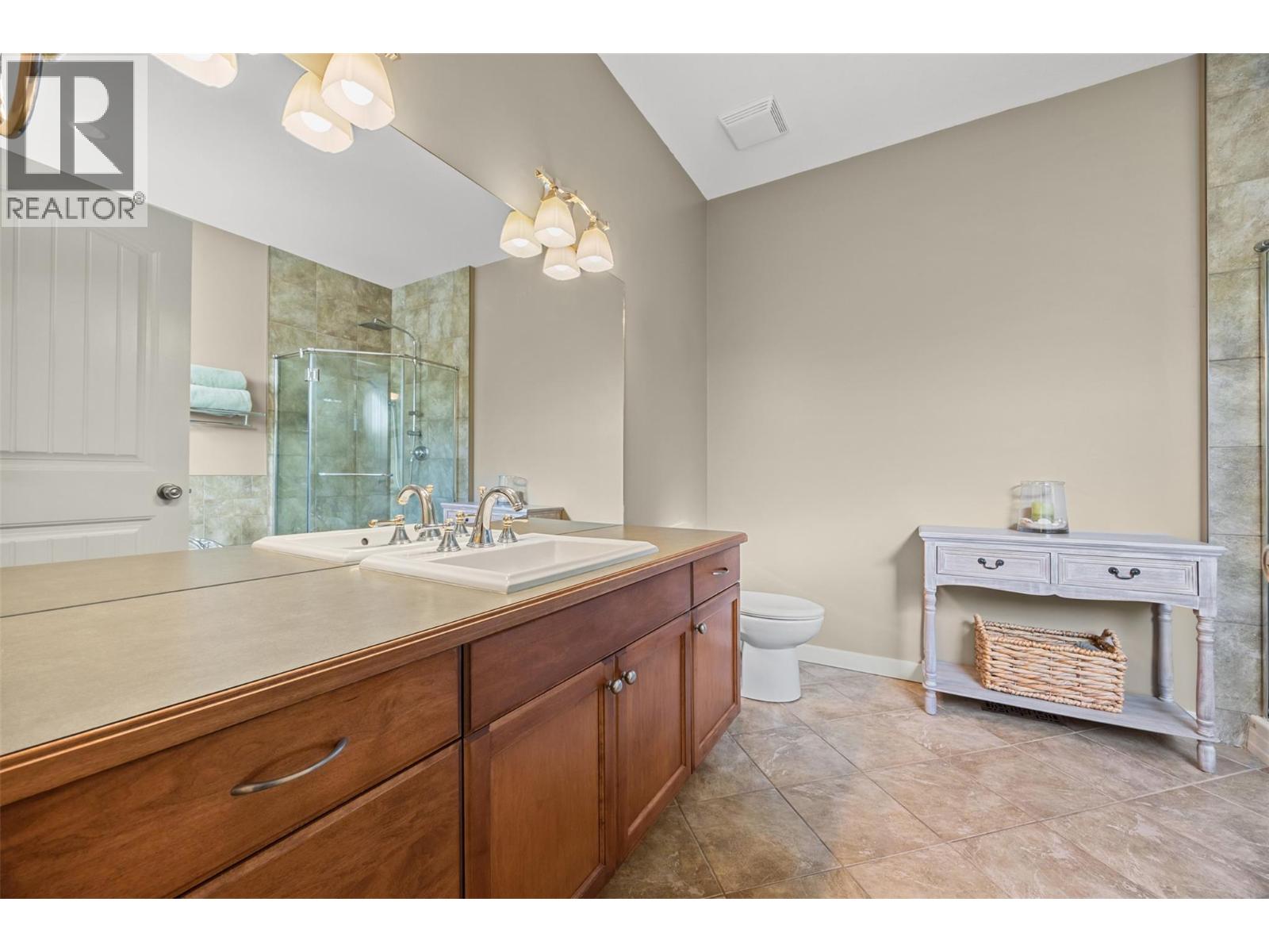 Picture for 607 Quarry  Avenue https://www.cirrealty.ca/reb/bc/5/10365765_32.jpg