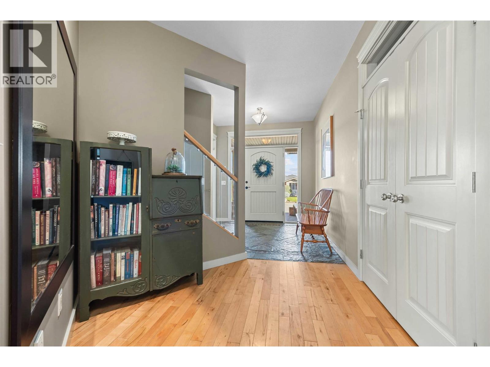 Picture for 607 Quarry  Avenue https://www.cirrealty.ca/reb/bc/5/10365765_34.jpg